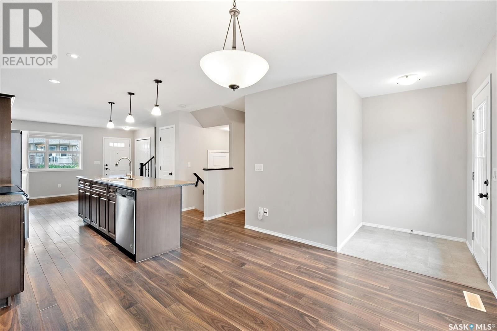 212 LANGLOIS WAY Image 12