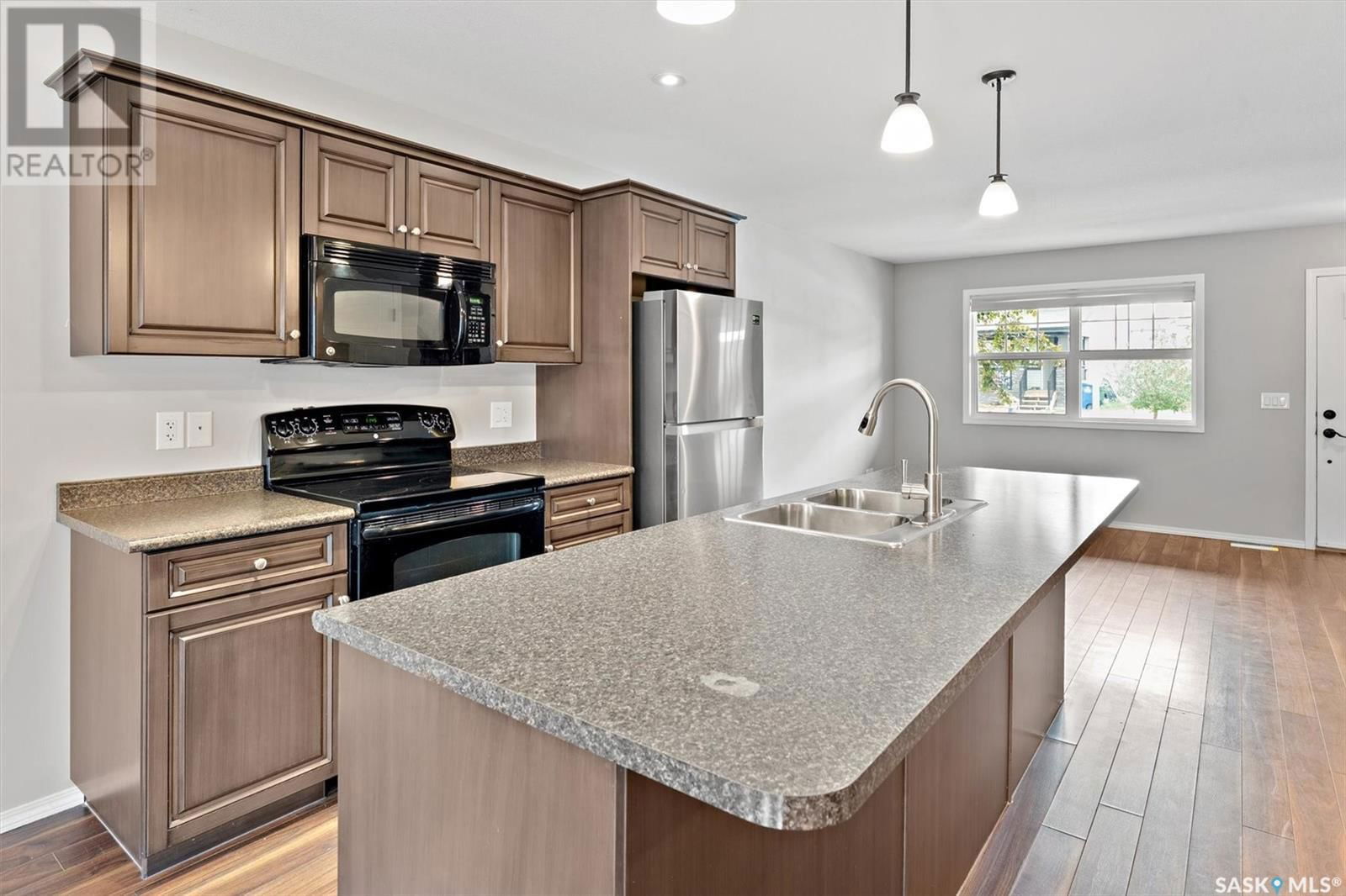 212 LANGLOIS WAY Image 2
