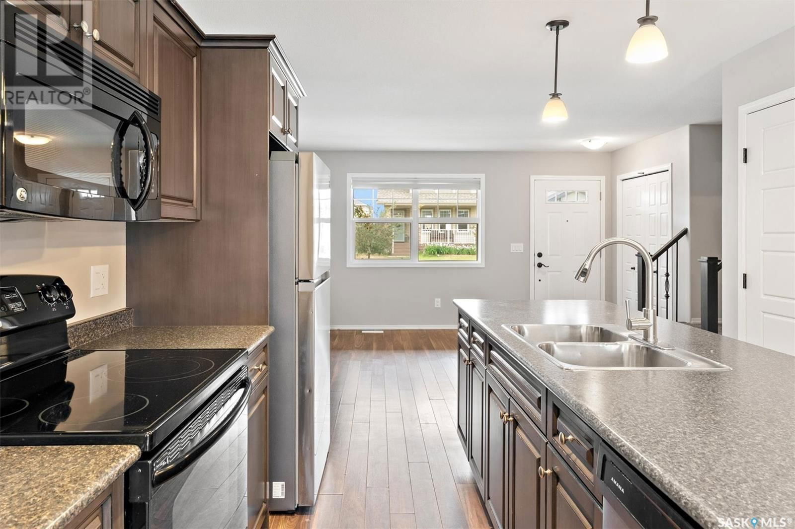 212 LANGLOIS WAY Image 3