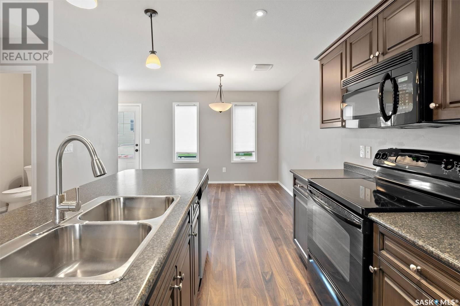 212 LANGLOIS WAY Image 4