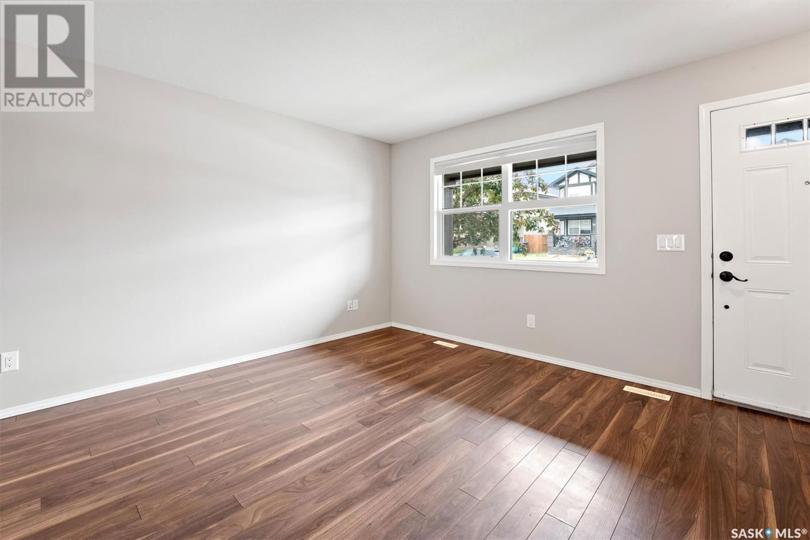 212 LANGLOIS WAY Image 8