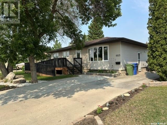 1523 Fleet Street Regina, Saskatchewan