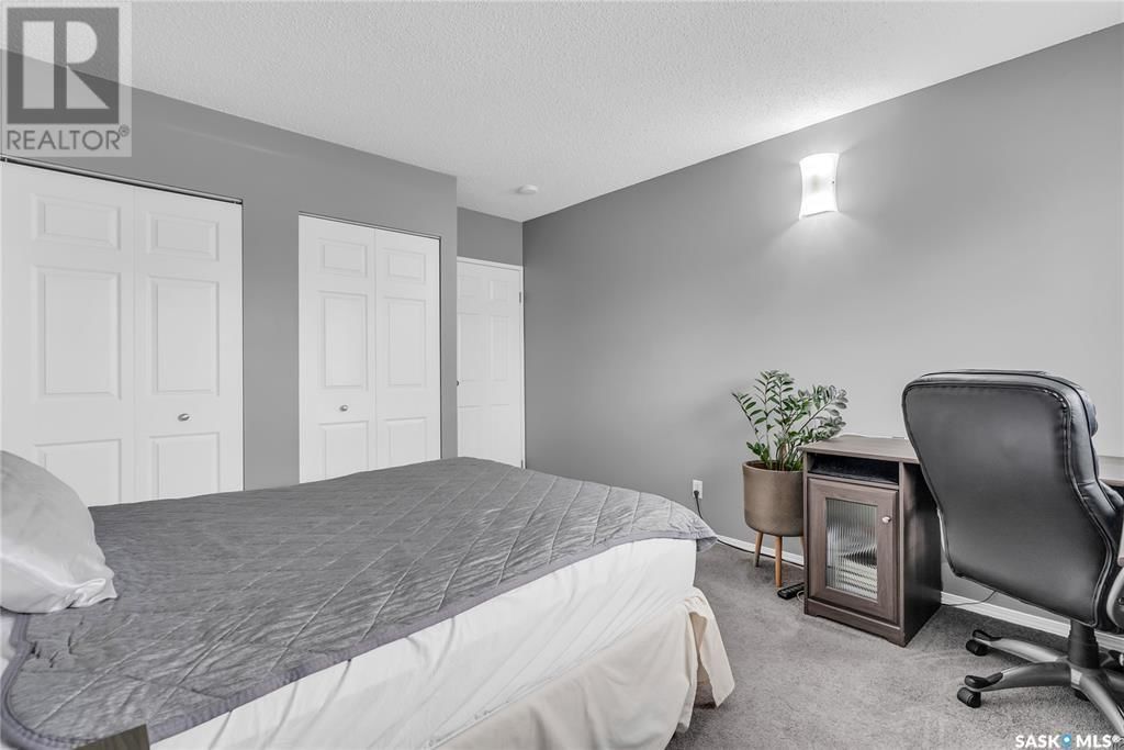 A - 802 KINGSMERE BOULEVARD Image 18