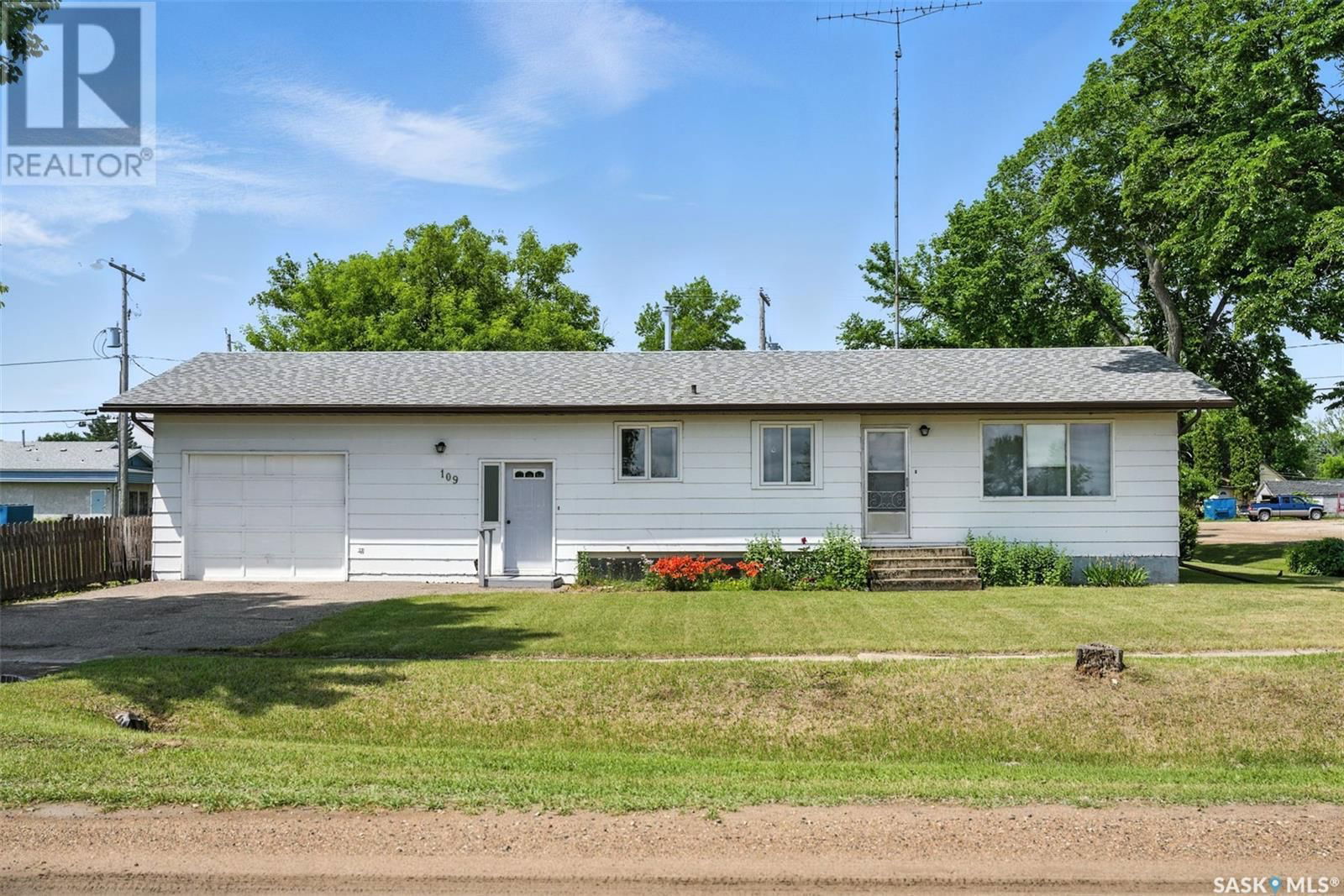 109 RAILWAY AVENUE Image 1