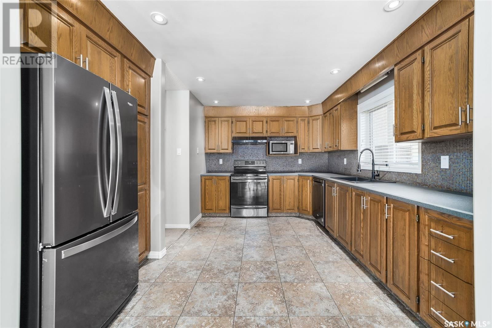 2706 MCKEOWN PLACE Image 11