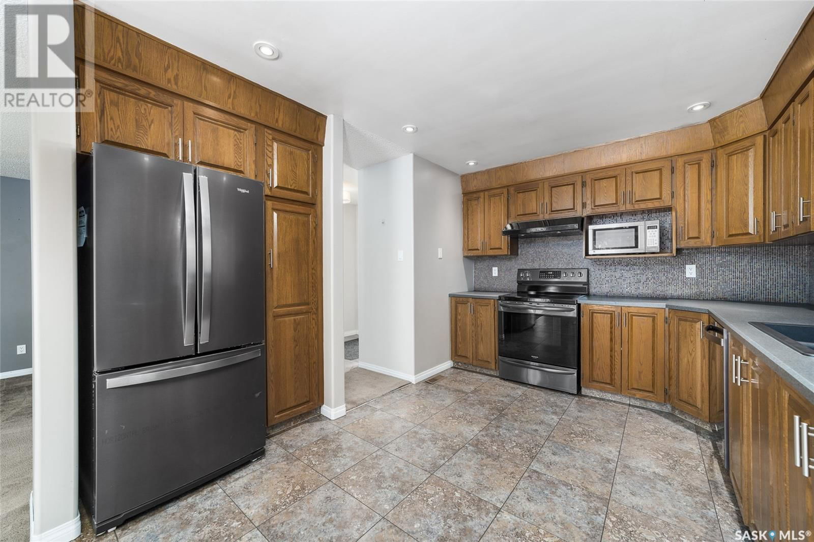 2706 MCKEOWN PLACE Image 13