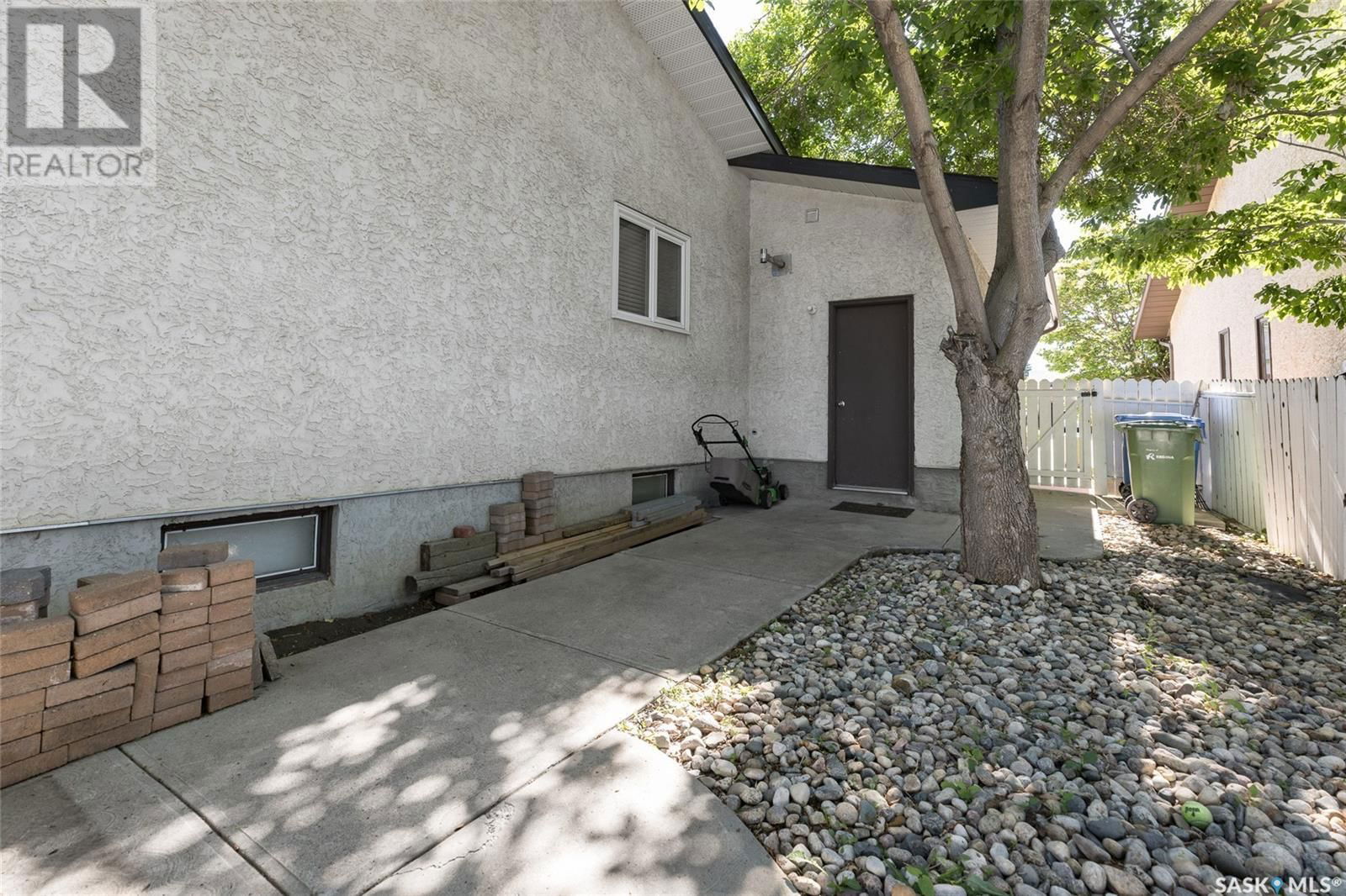 2706 MCKEOWN PLACE Image 36