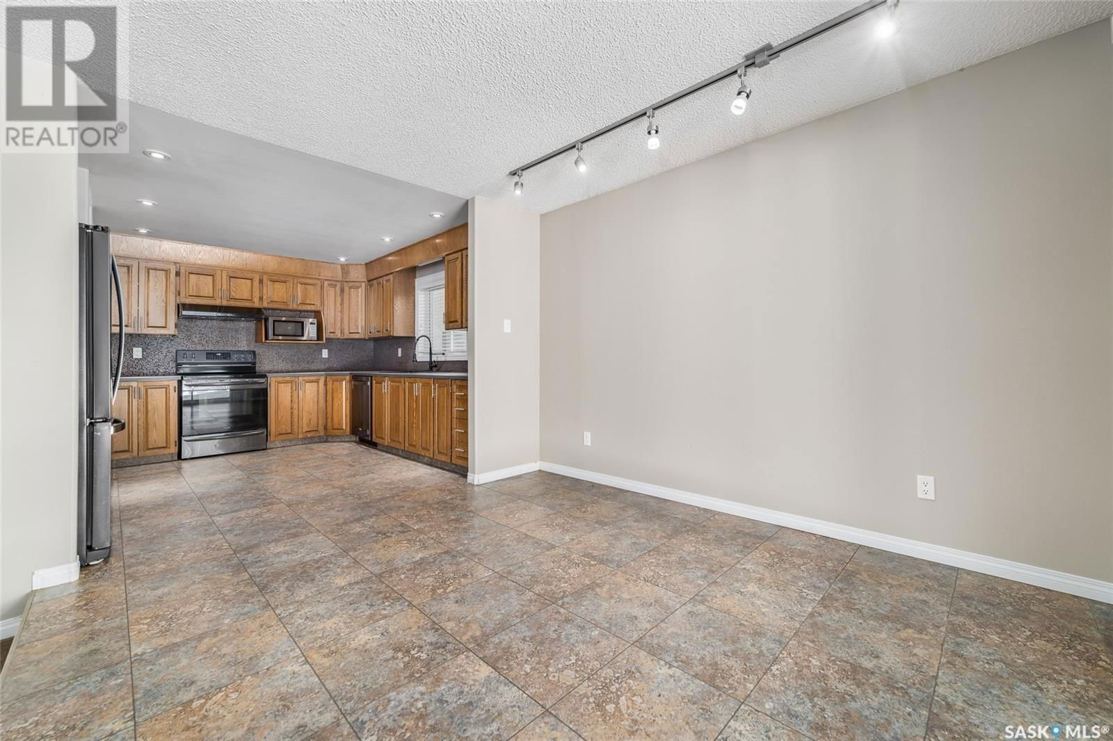 2706 MCKEOWN PLACE Image 9