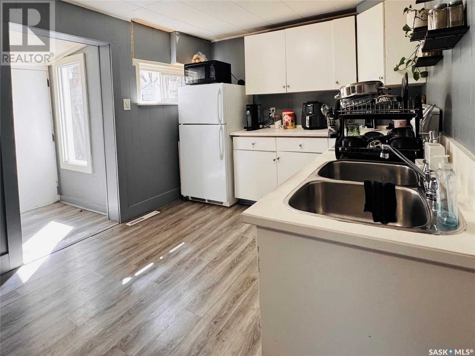 1218 E AVENUE N Image 8