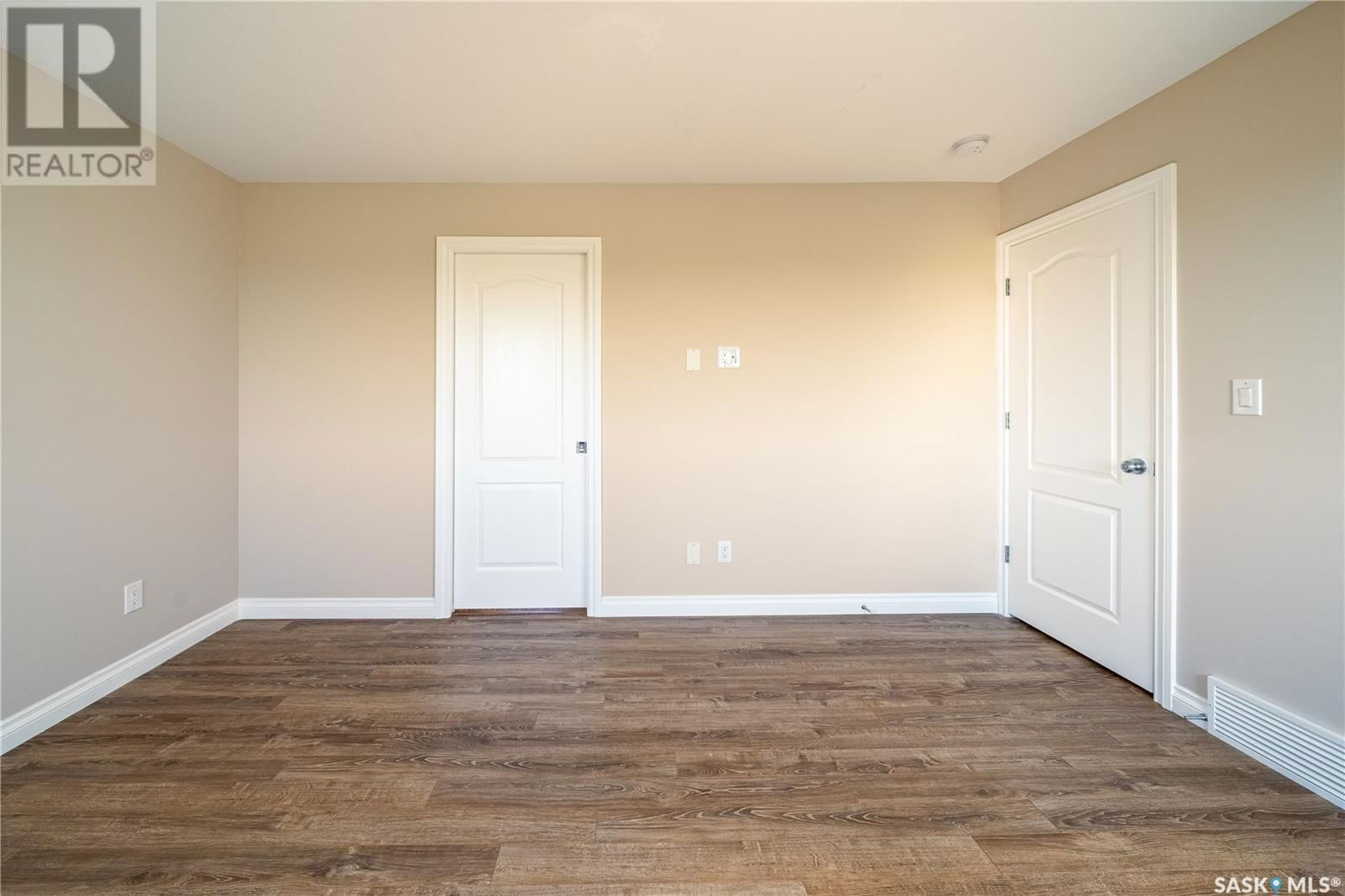 5677 GLIDE CRESCENT Image 30