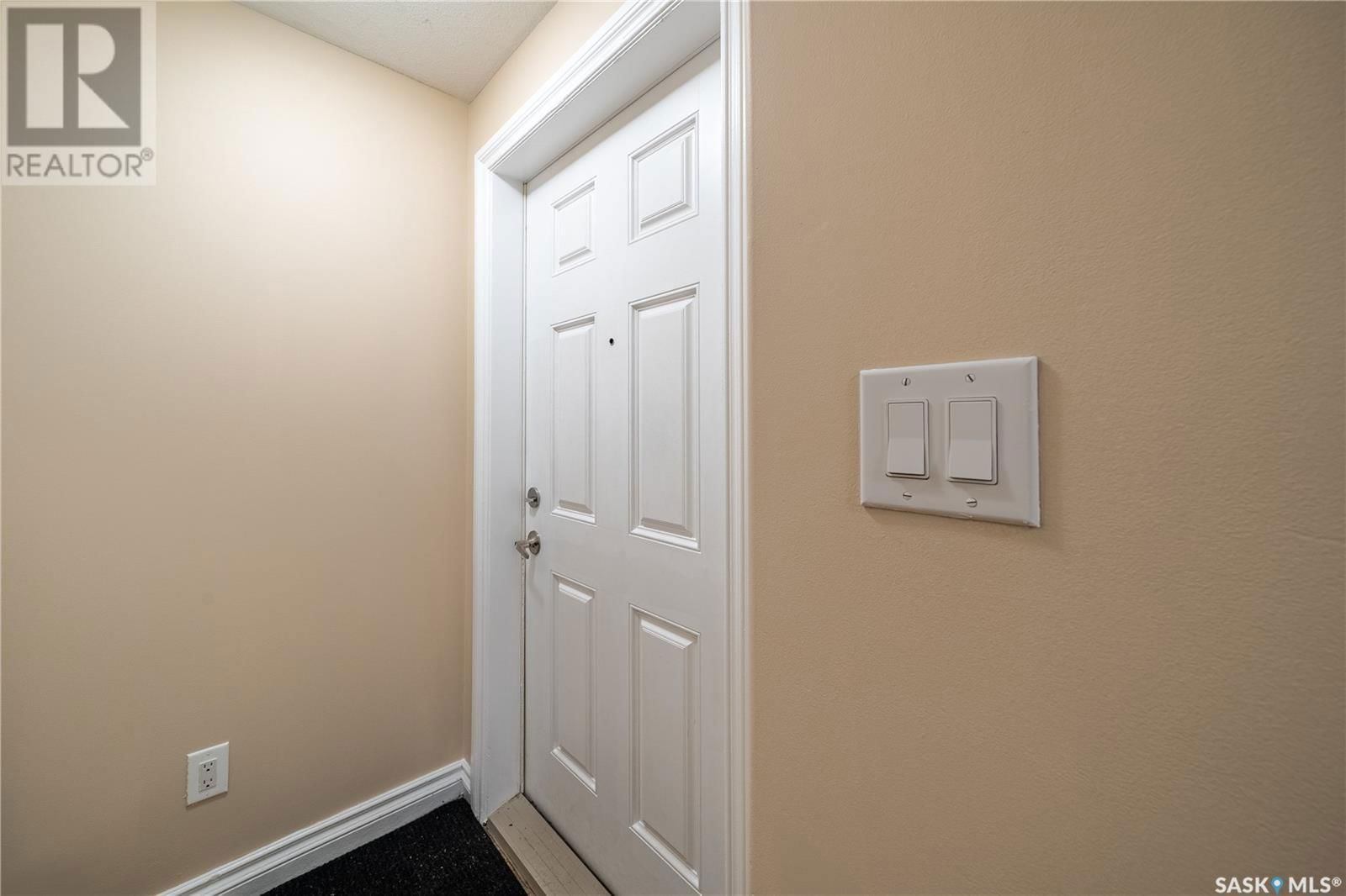 5677 GLIDE CRESCENT Image 36