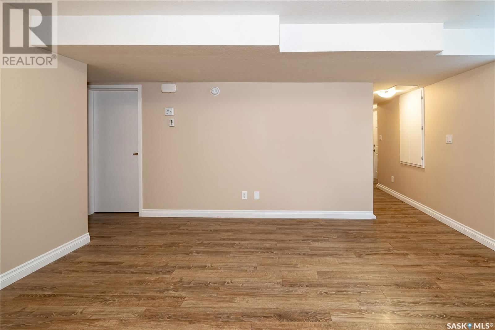5677 GLIDE CRESCENT Image 38