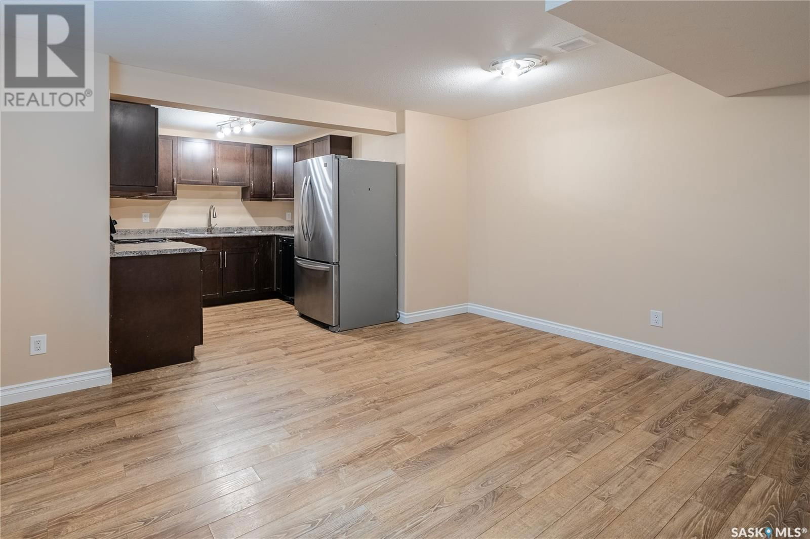 5677 GLIDE CRESCENT Image 39