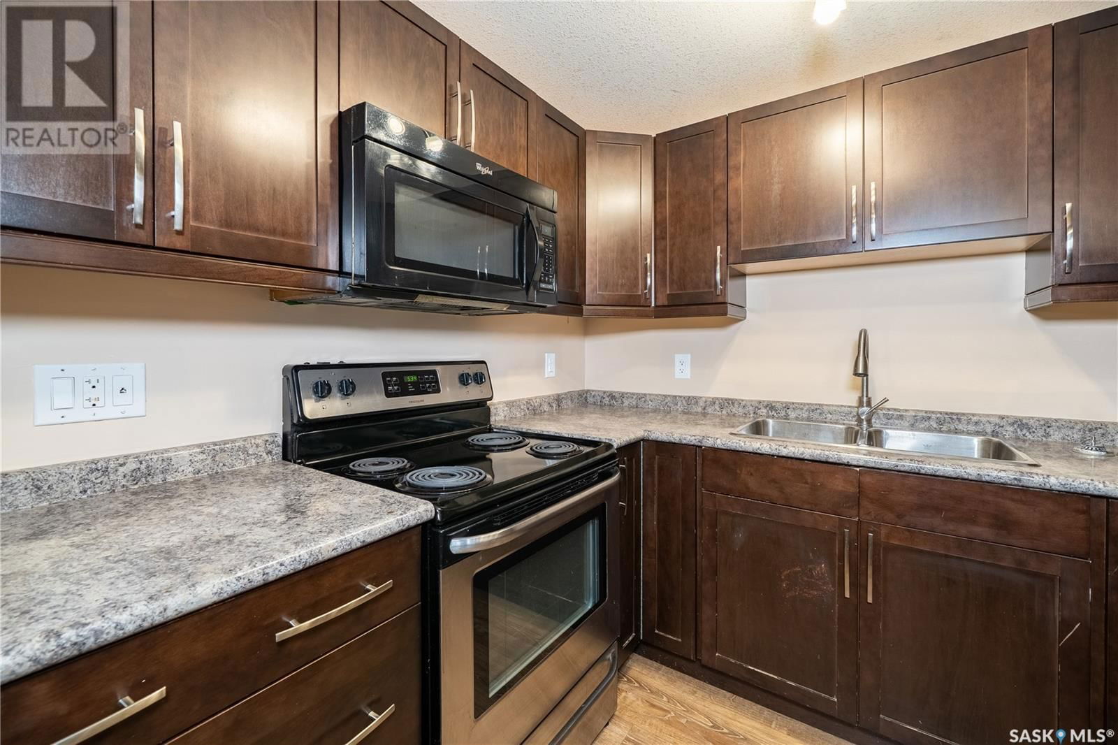 5677 GLIDE CRESCENT Image 41