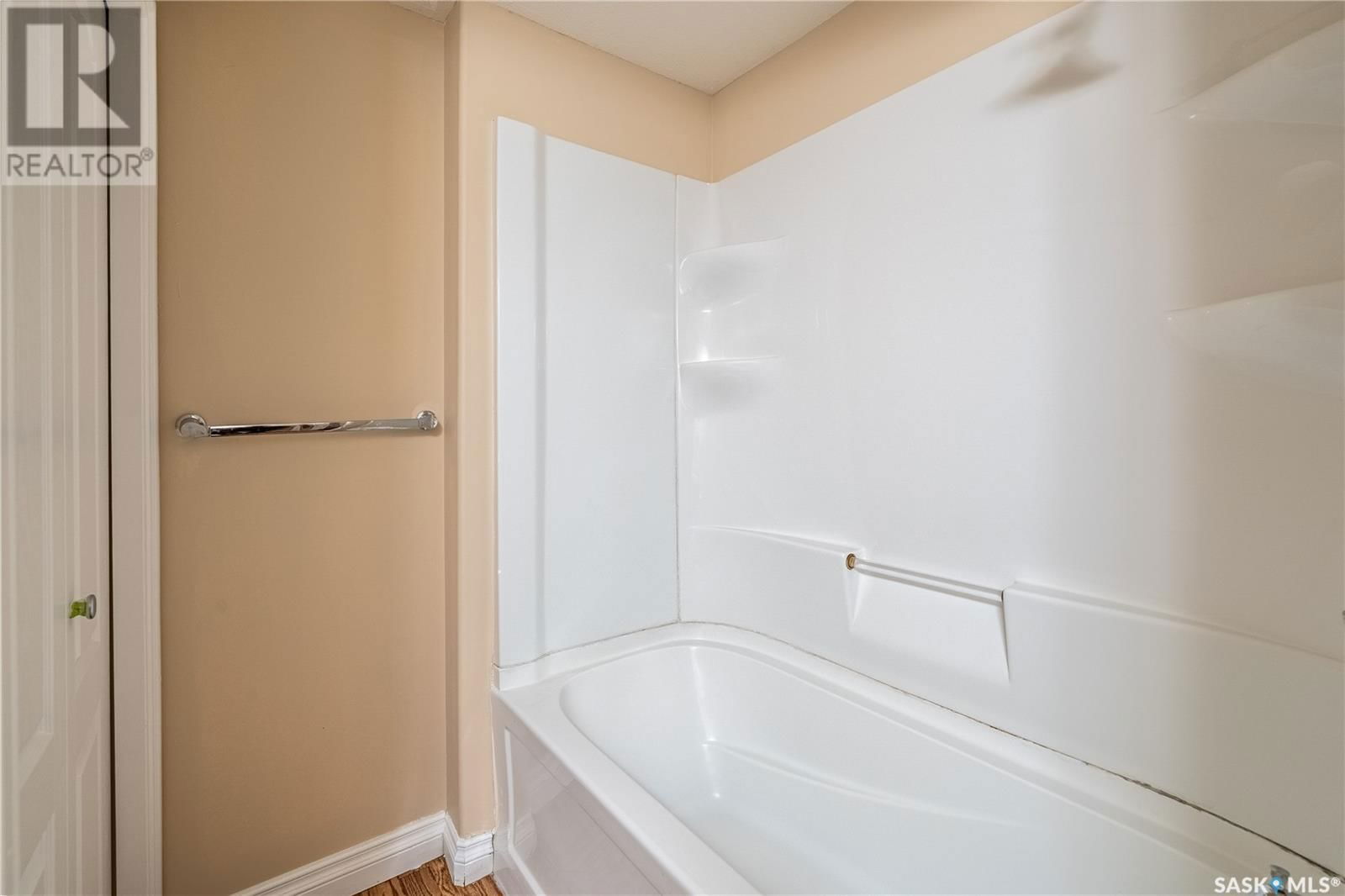 5677 GLIDE CRESCENT Image 44