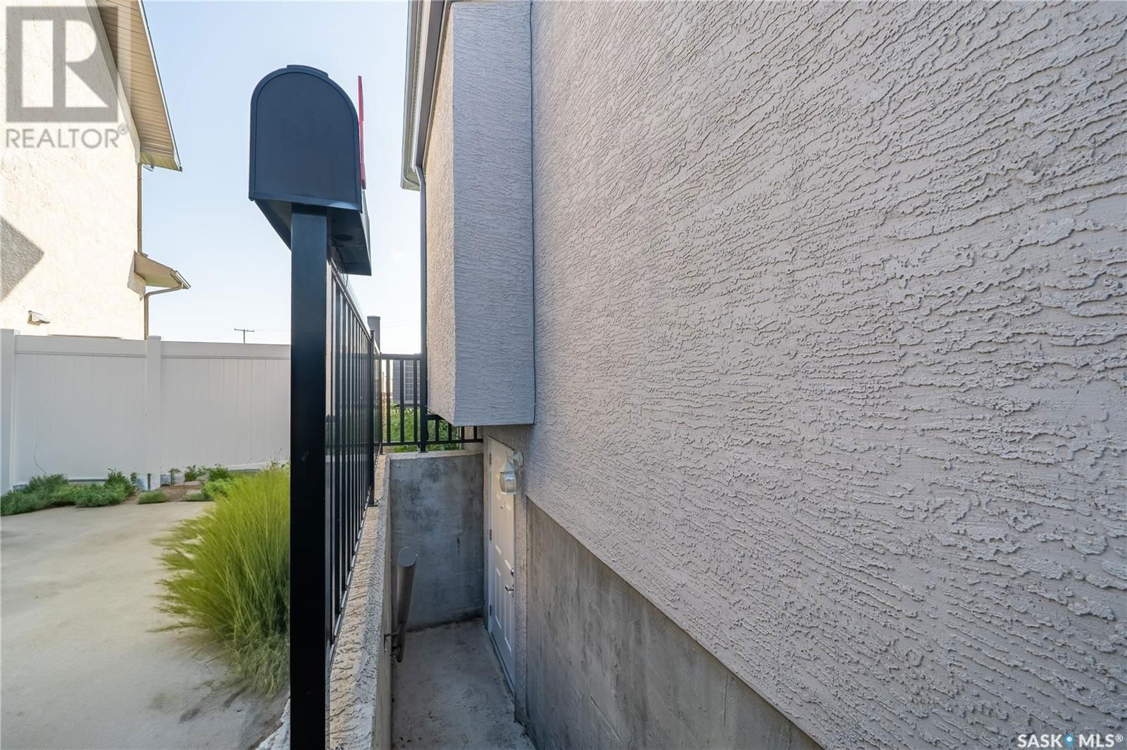 5677 GLIDE CRESCENT Image 48
