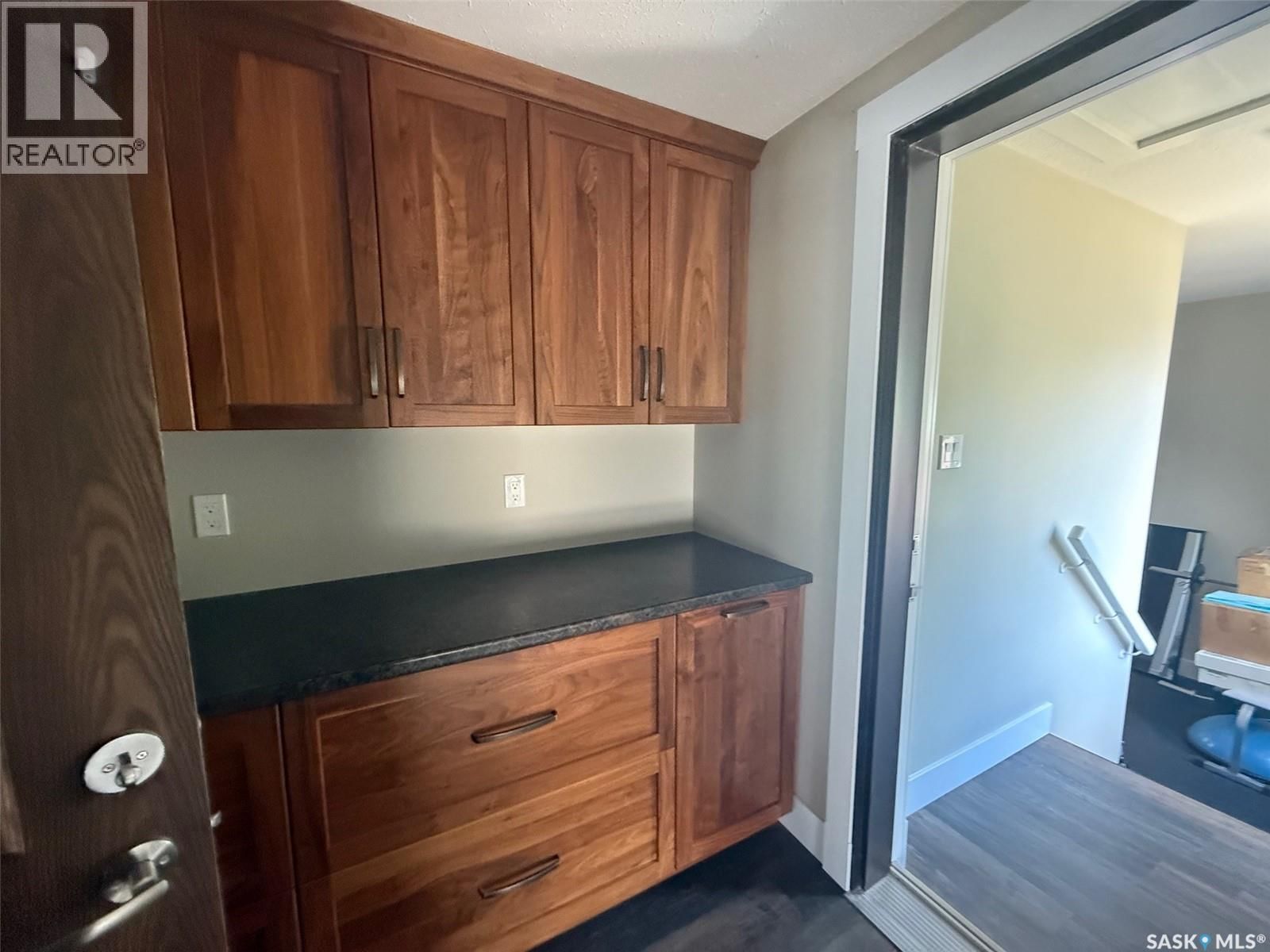 808 LA RONGE AVENUE Image 20