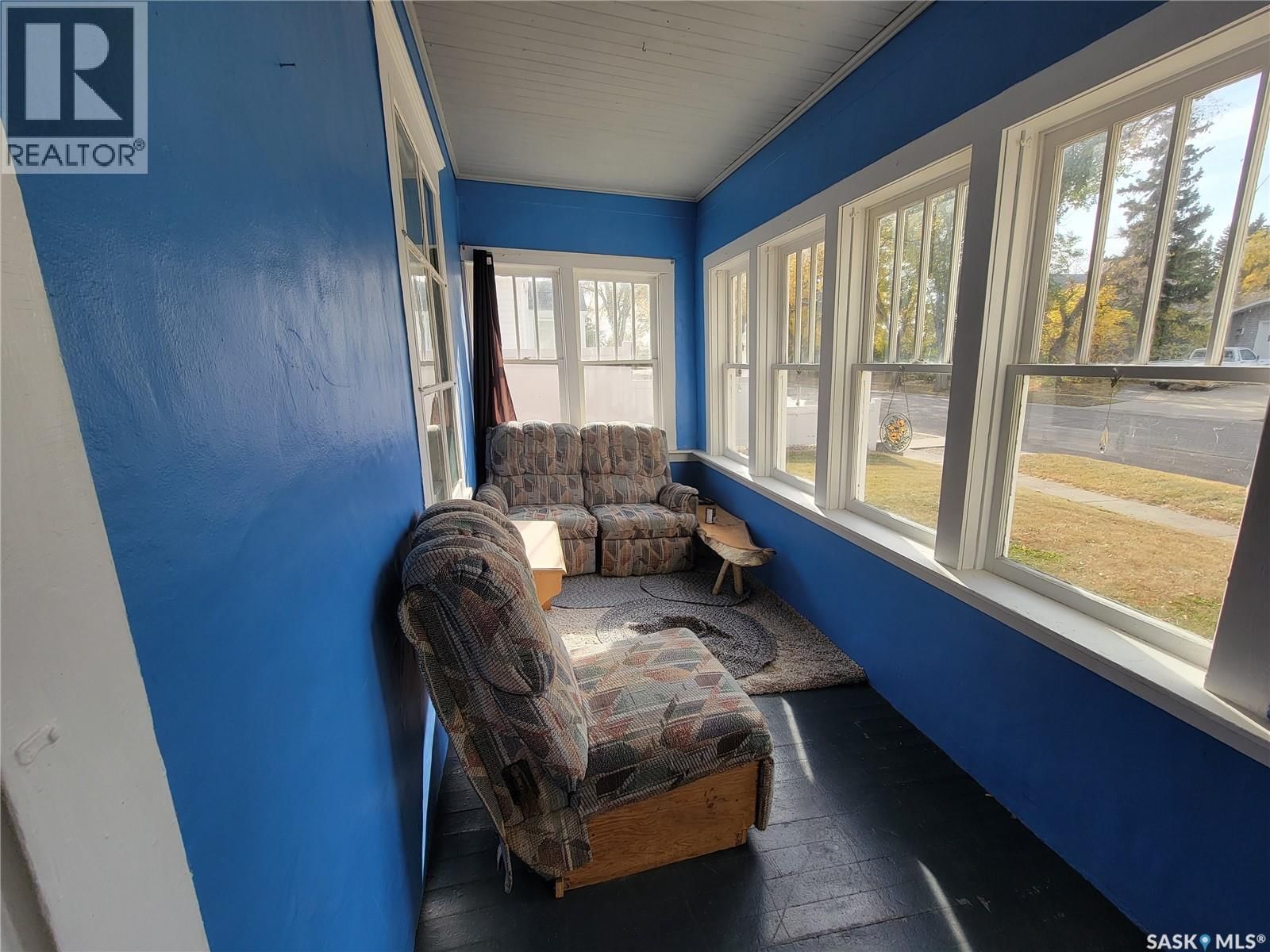 406 1ST STREET Image 3