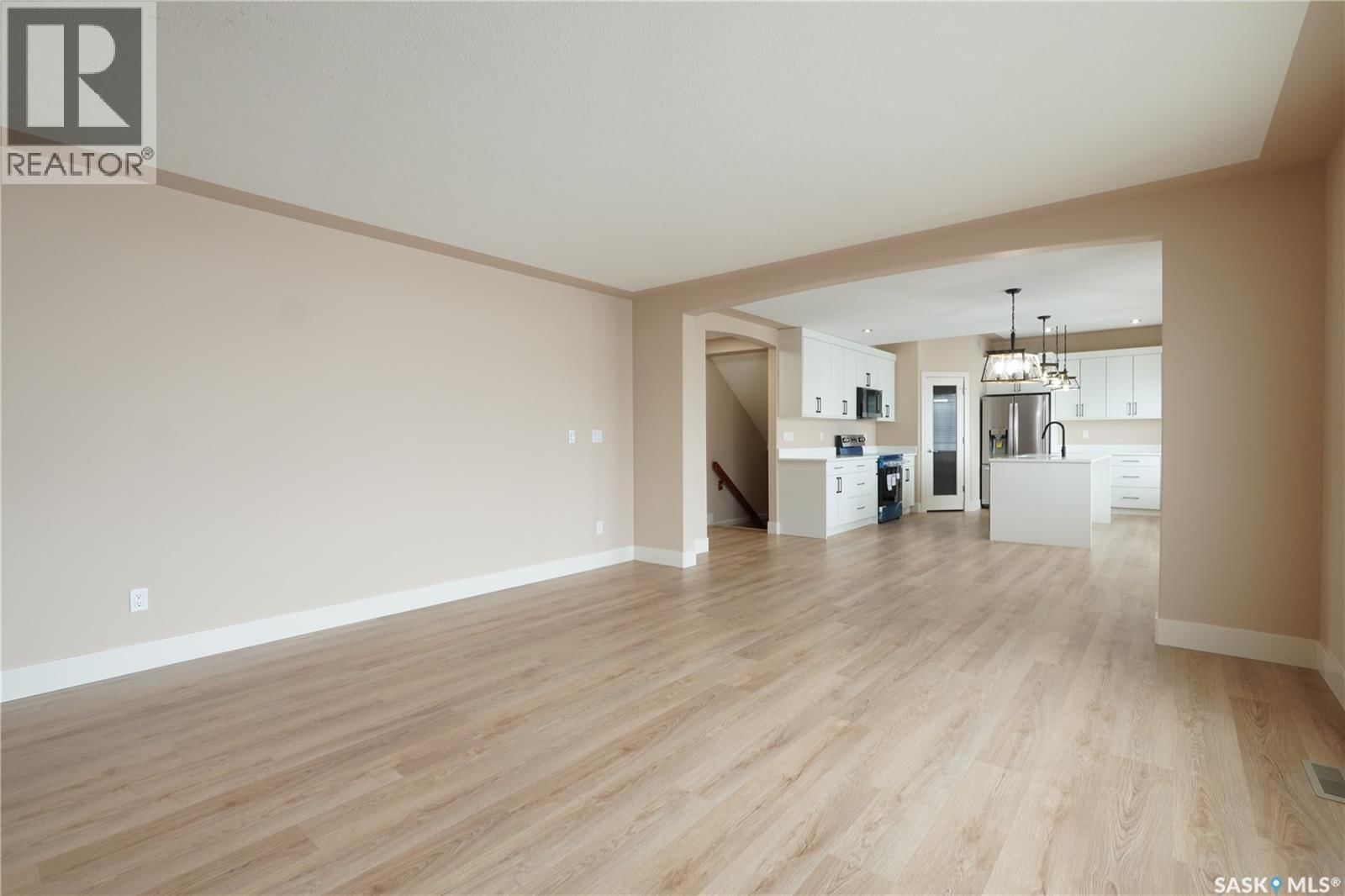 15 CHRISTOPHER PLACE Image 10