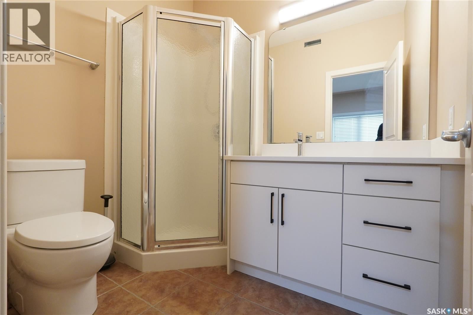 15 CHRISTOPHER PLACE Image 12