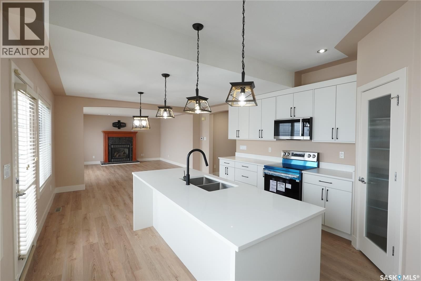 15 CHRISTOPHER PLACE Image 8