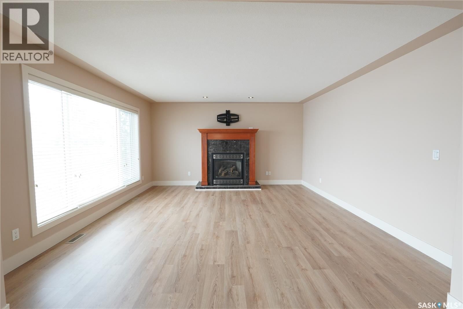 15 CHRISTOPHER PLACE Image 9