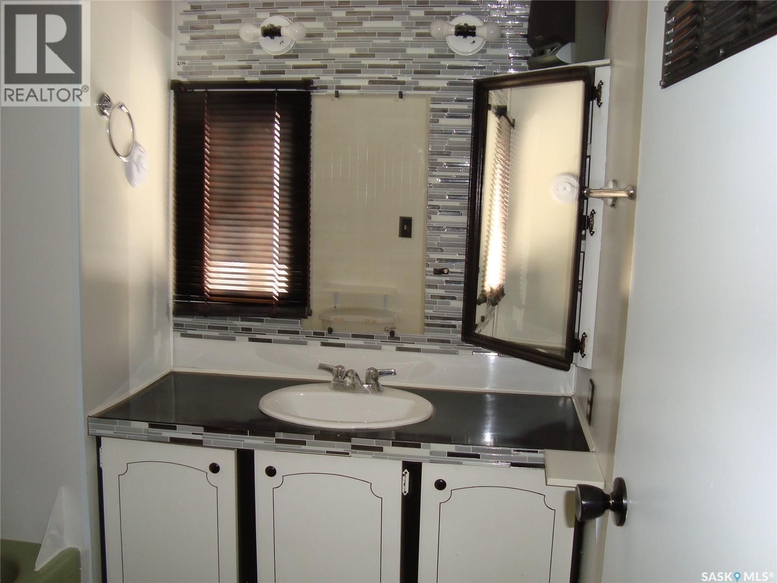 NW - 14 701 11TH AVENUE Image 12