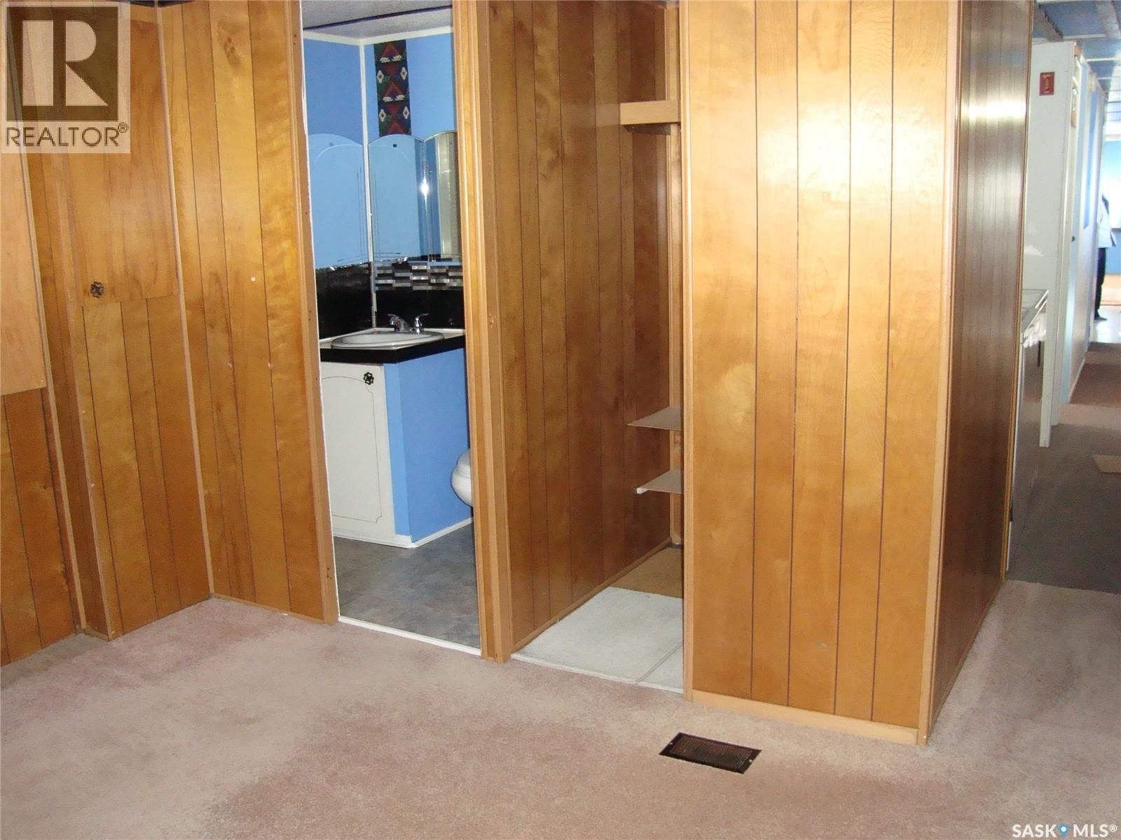 NW - 14 701 11TH AVENUE Image 16