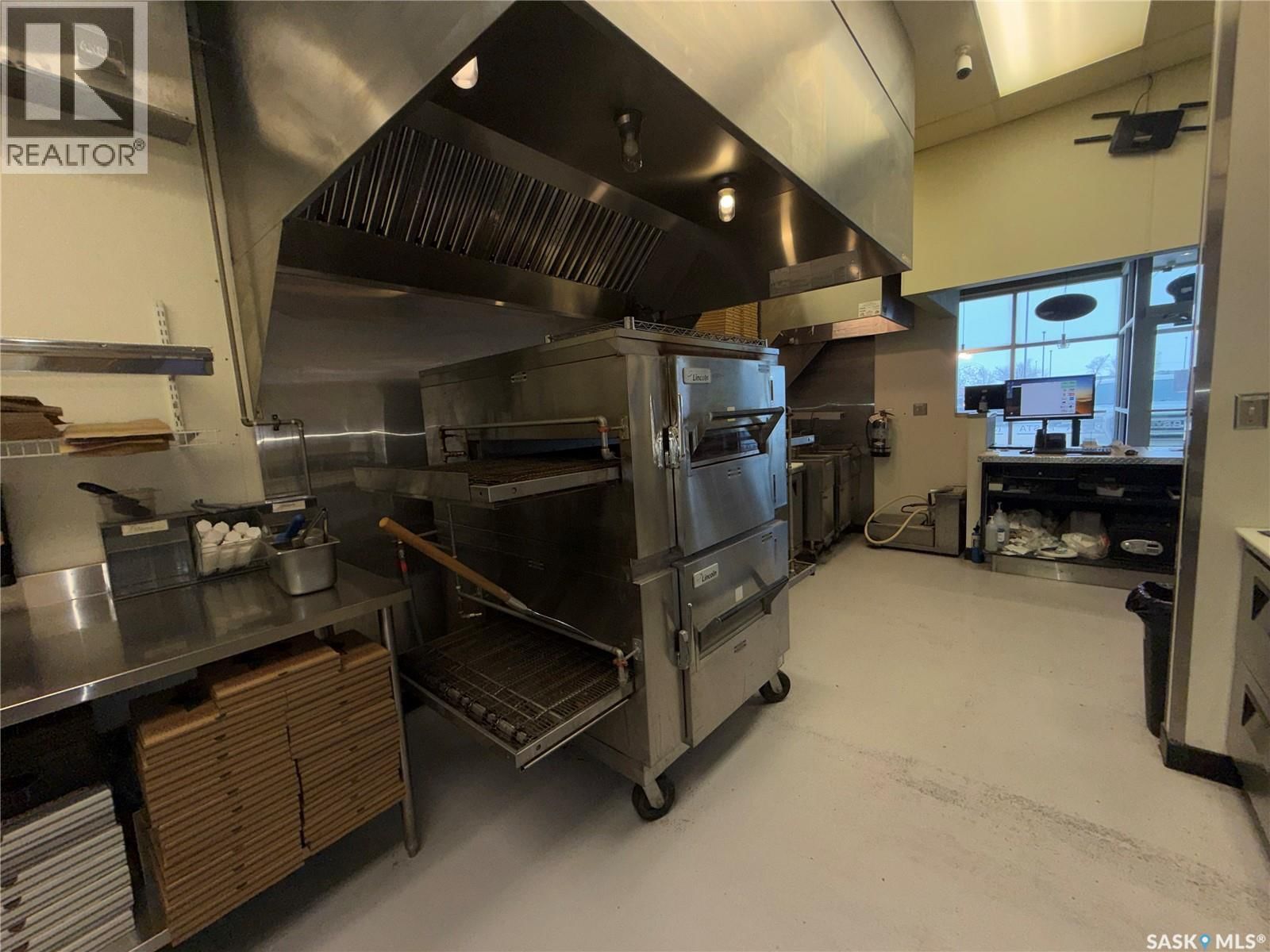 J3 - 2095 PRINCE OF WALES DRIVE Image 11