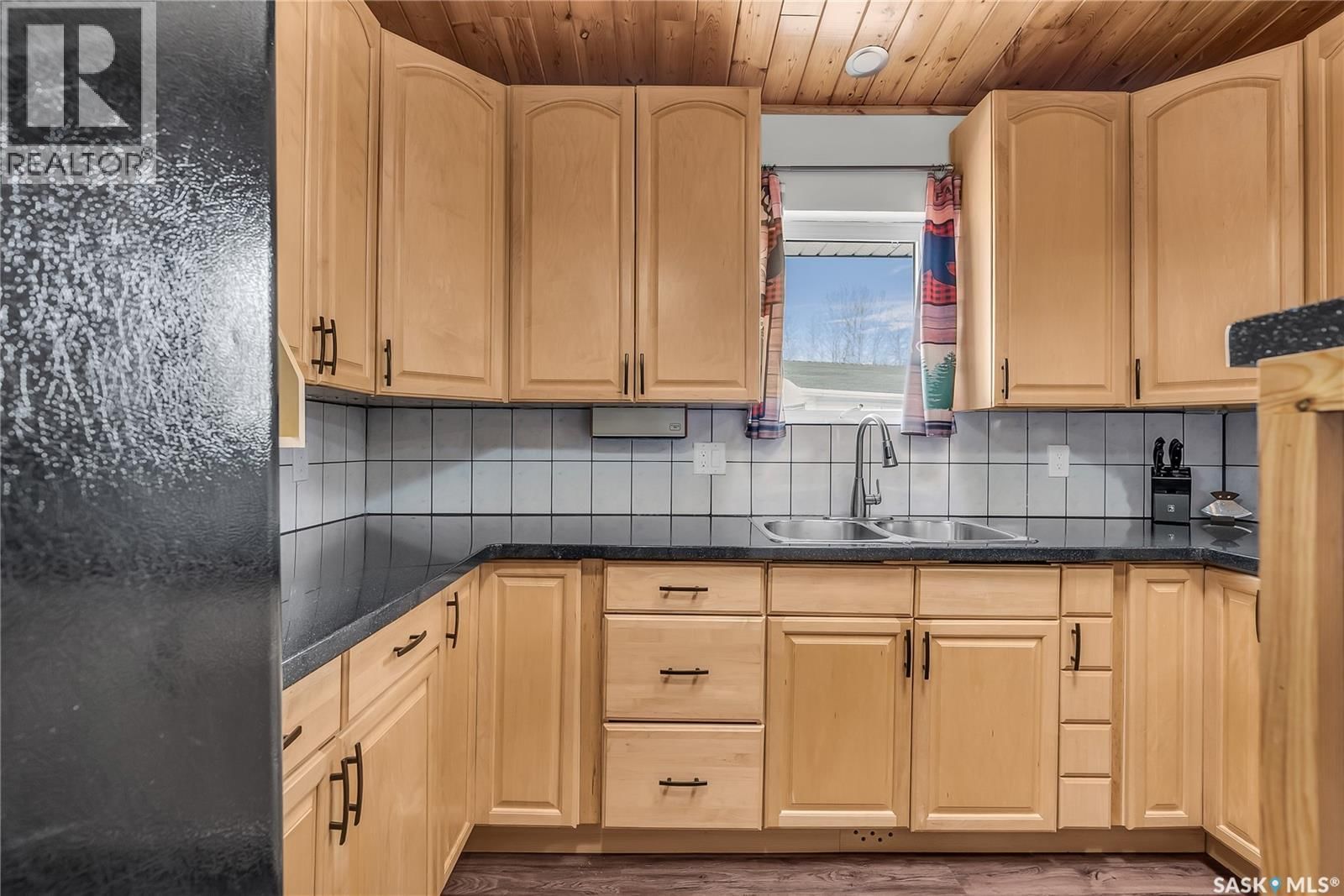 108 IROQUOIS LAKE DRIVE Image 11