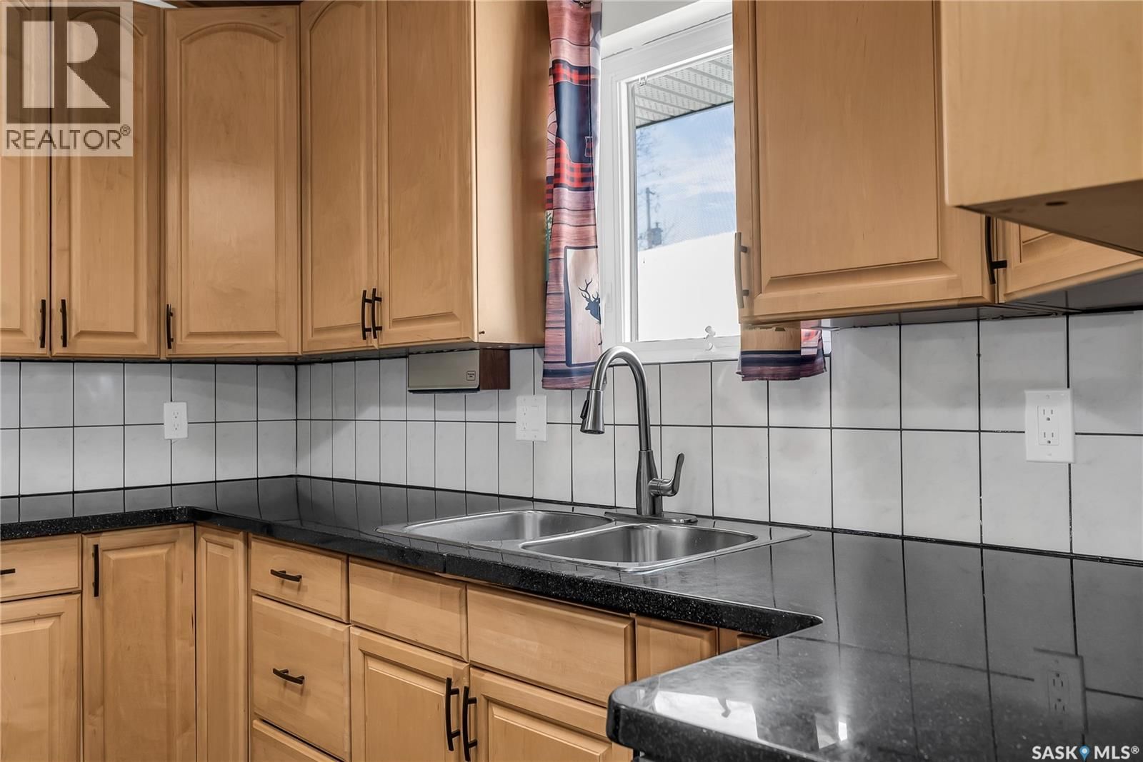 108 IROQUOIS LAKE DRIVE Image 8