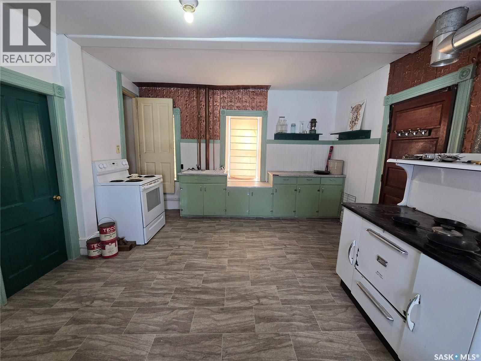 934 MAIN STREET Image 26