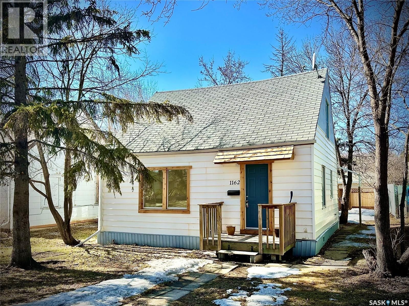 1162 QUEEN STREET Image 1