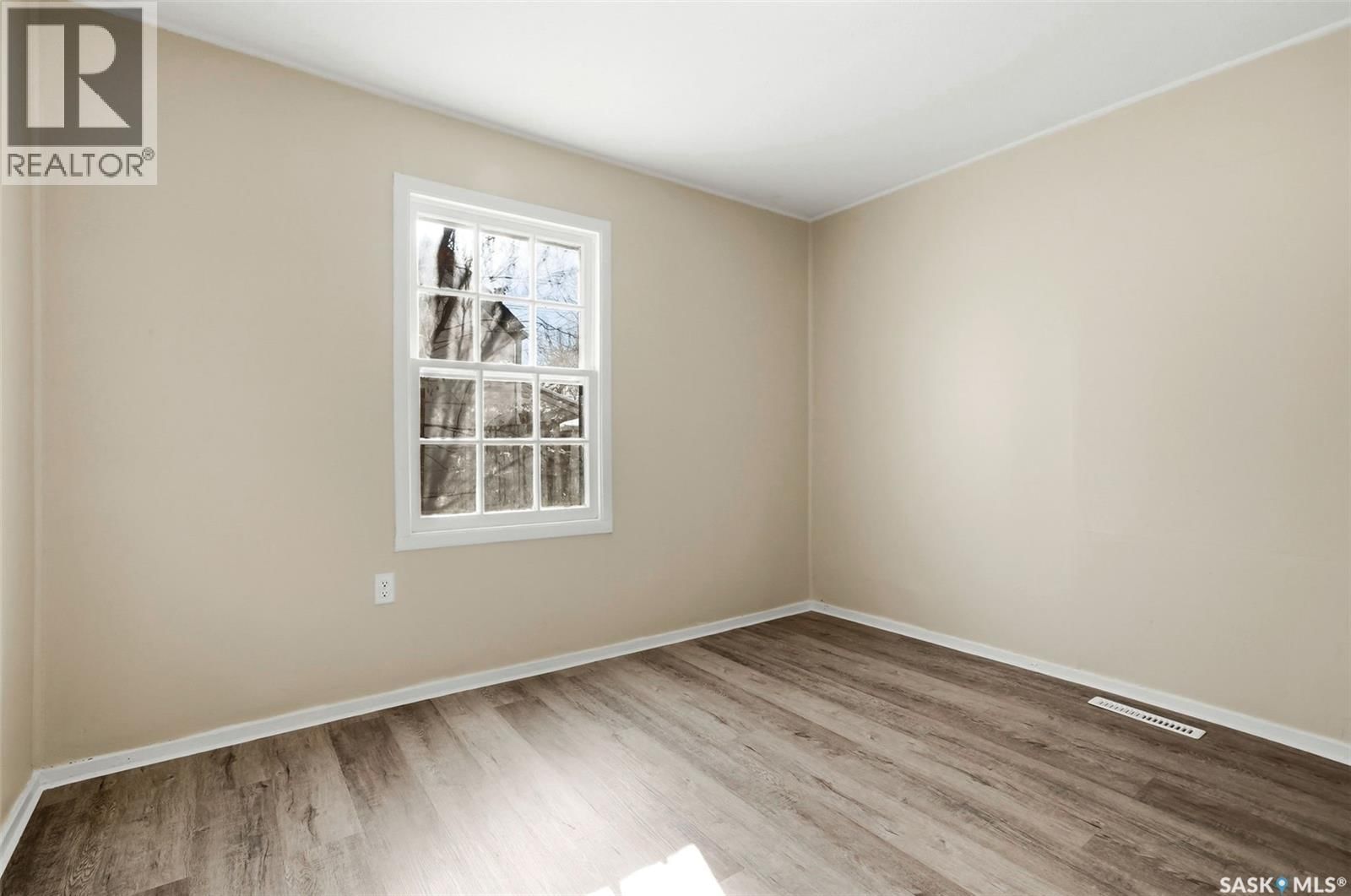 1162 QUEEN STREET Image 10