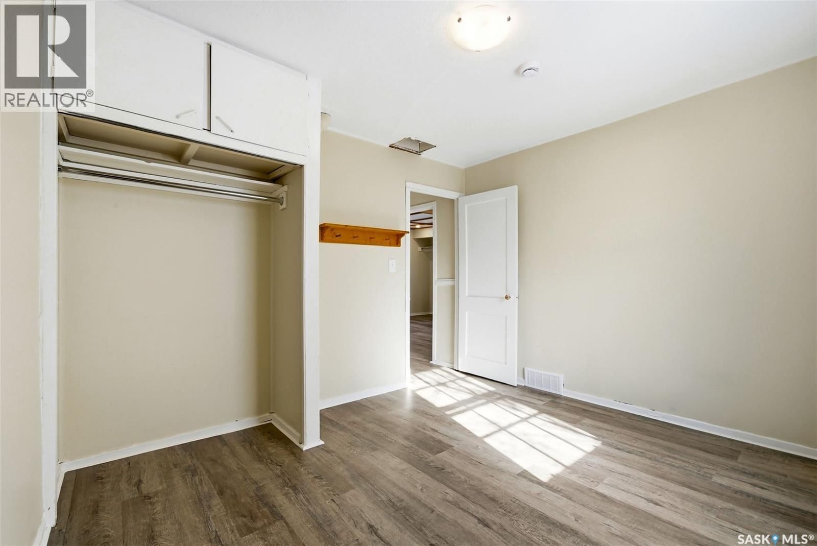 1162 QUEEN STREET Image 11