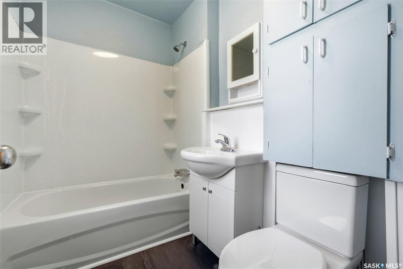 1162 QUEEN STREET Image 12