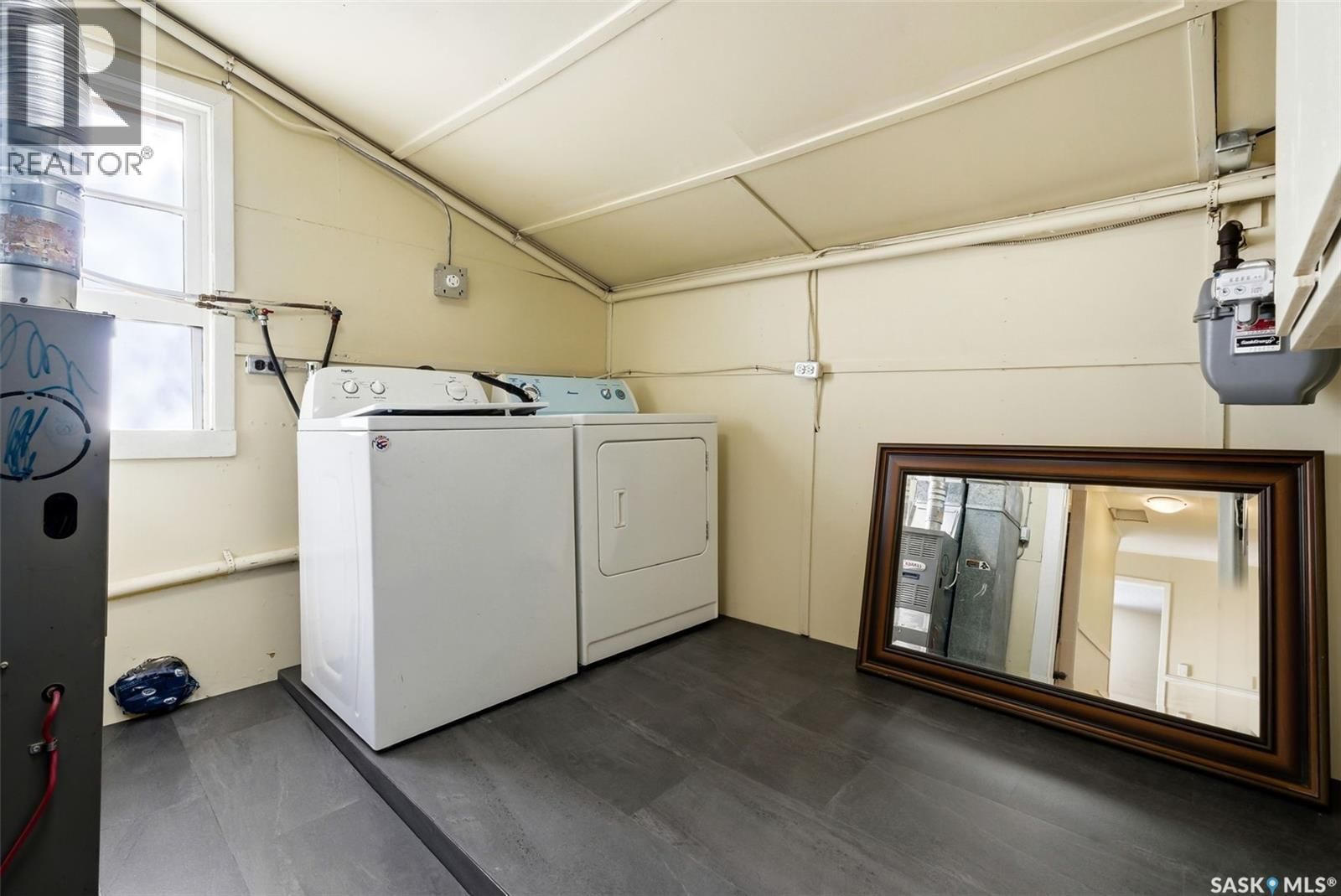 1162 QUEEN STREET Image 13