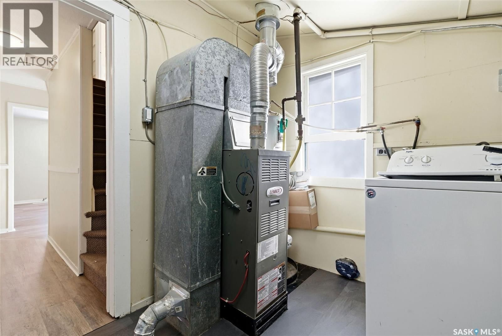 1162 QUEEN STREET Image 14