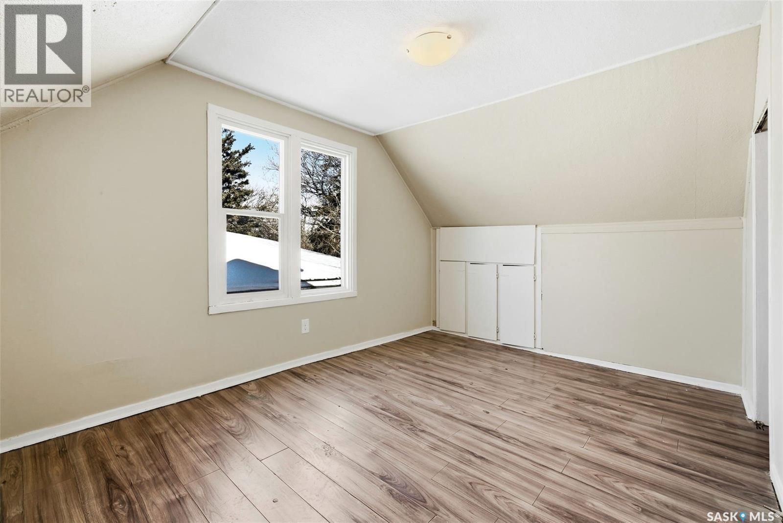 1162 QUEEN STREET Image 18