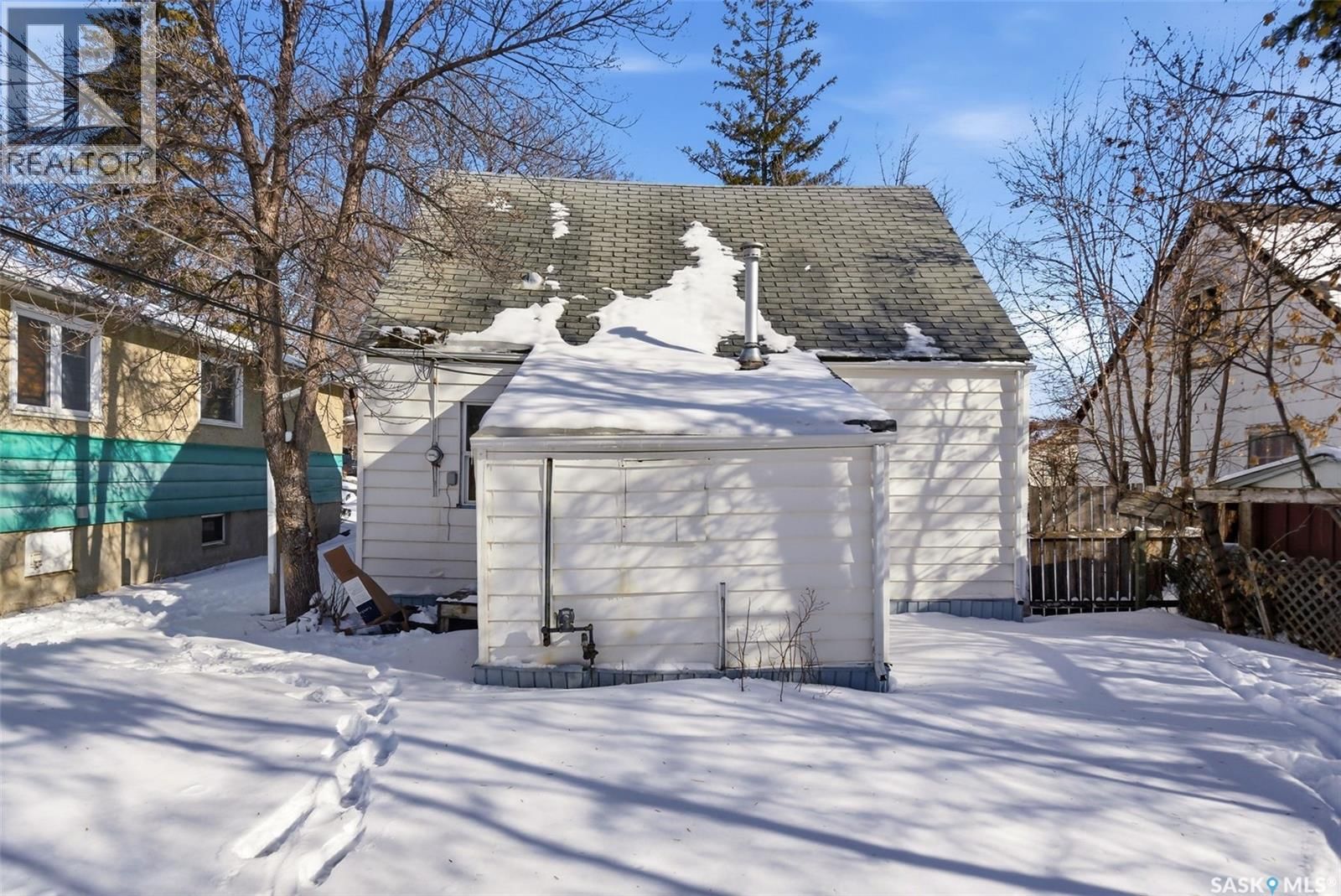 1162 QUEEN STREET Image 20