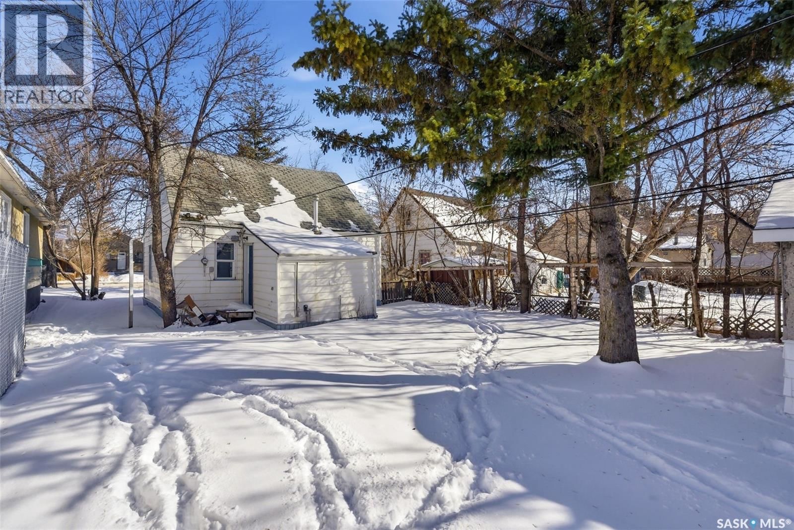 1162 QUEEN STREET Image 21