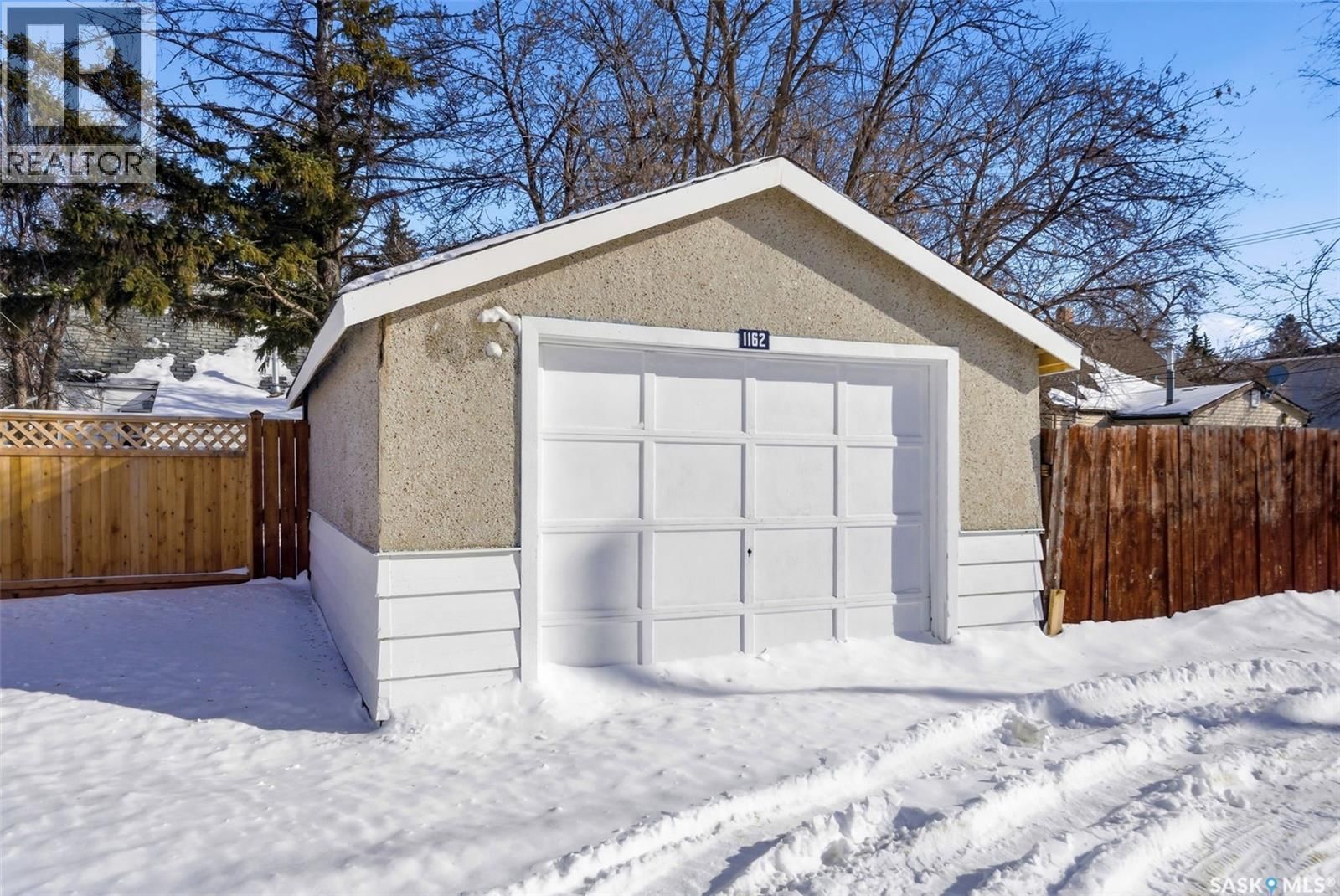 1162 QUEEN STREET Image 24