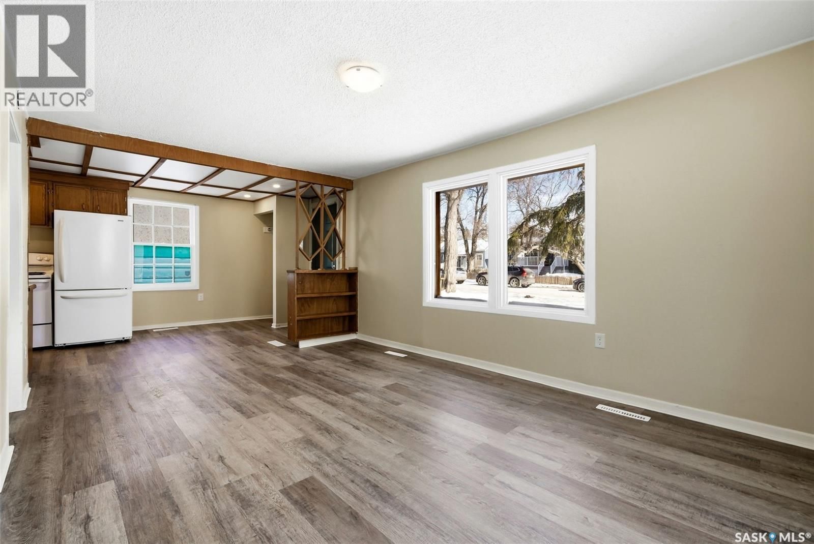 1162 QUEEN STREET Image 5