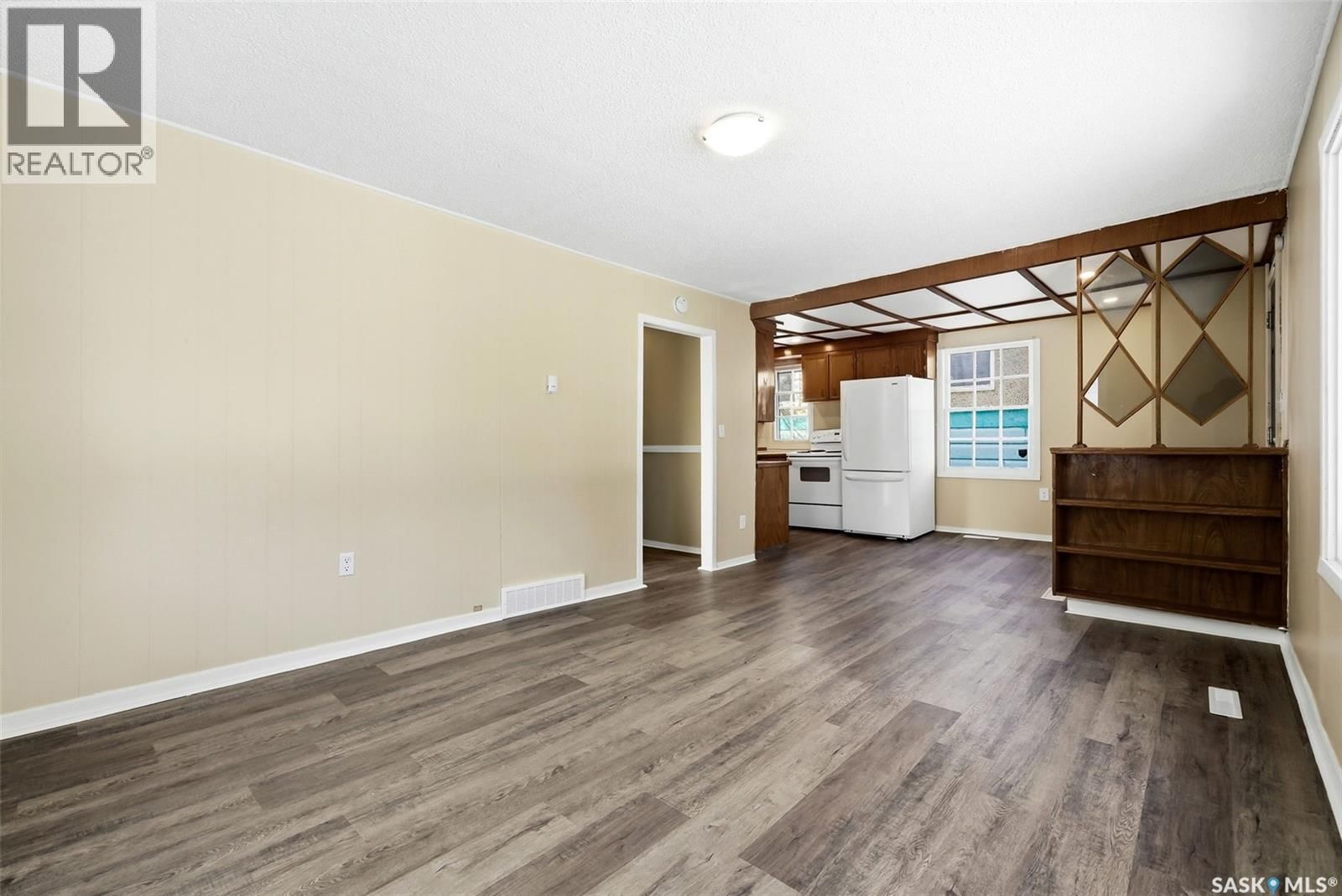 1162 QUEEN STREET Image 6