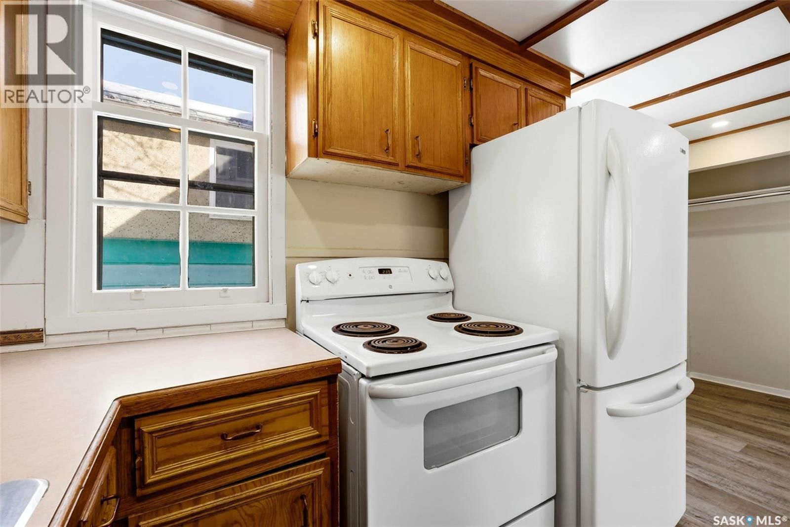 1162 QUEEN STREET Image 9