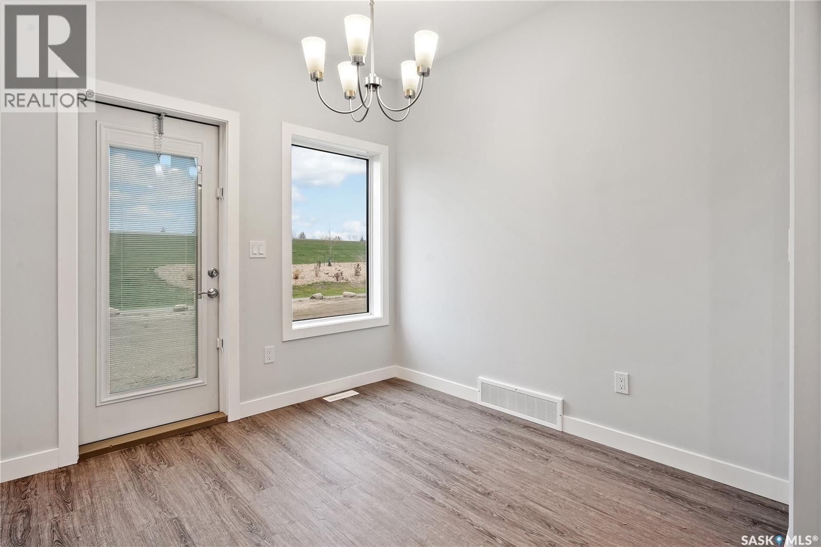 554 TRAEGER MANOR Image 14