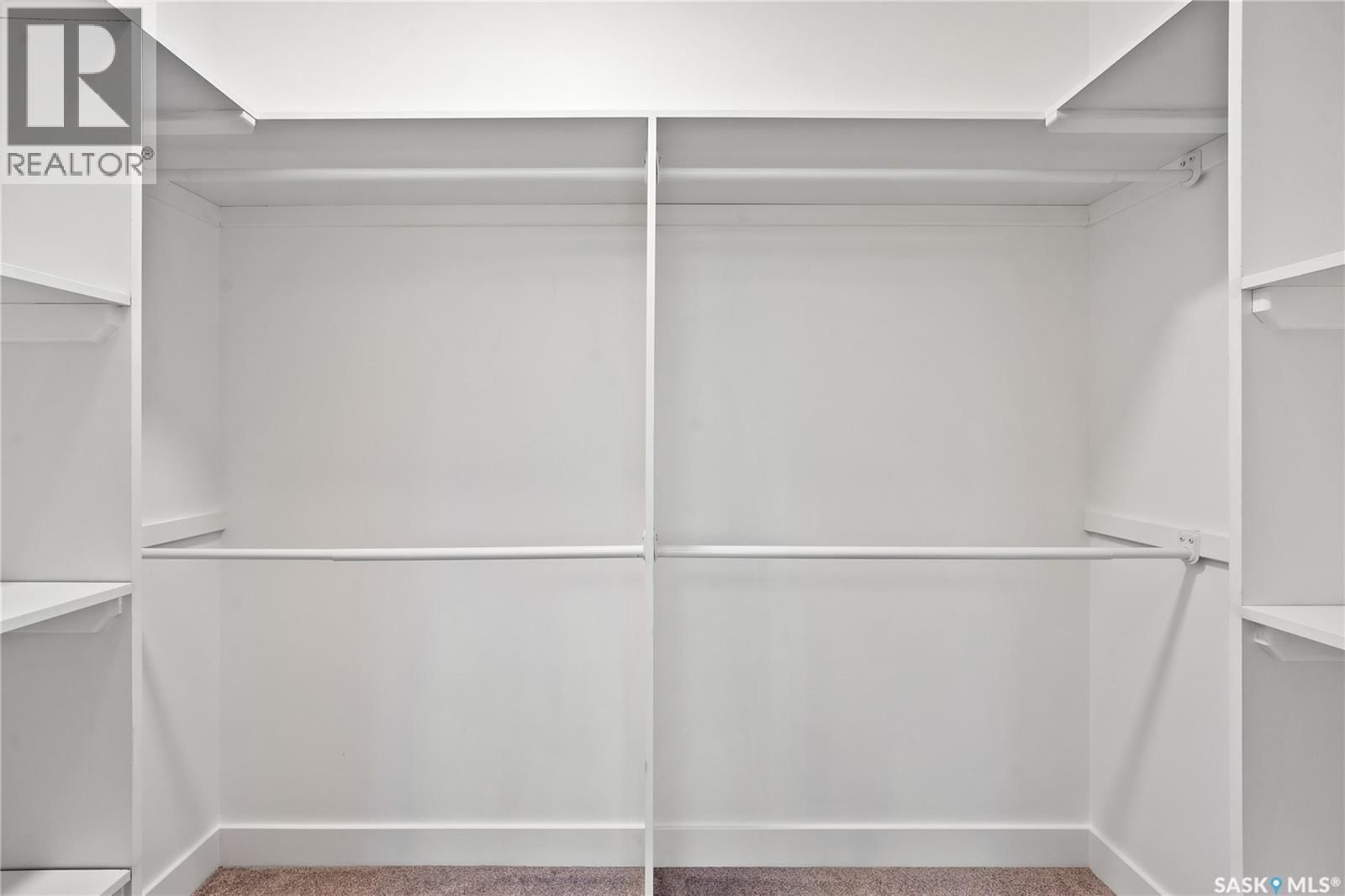 554 TRAEGER MANOR Image 27