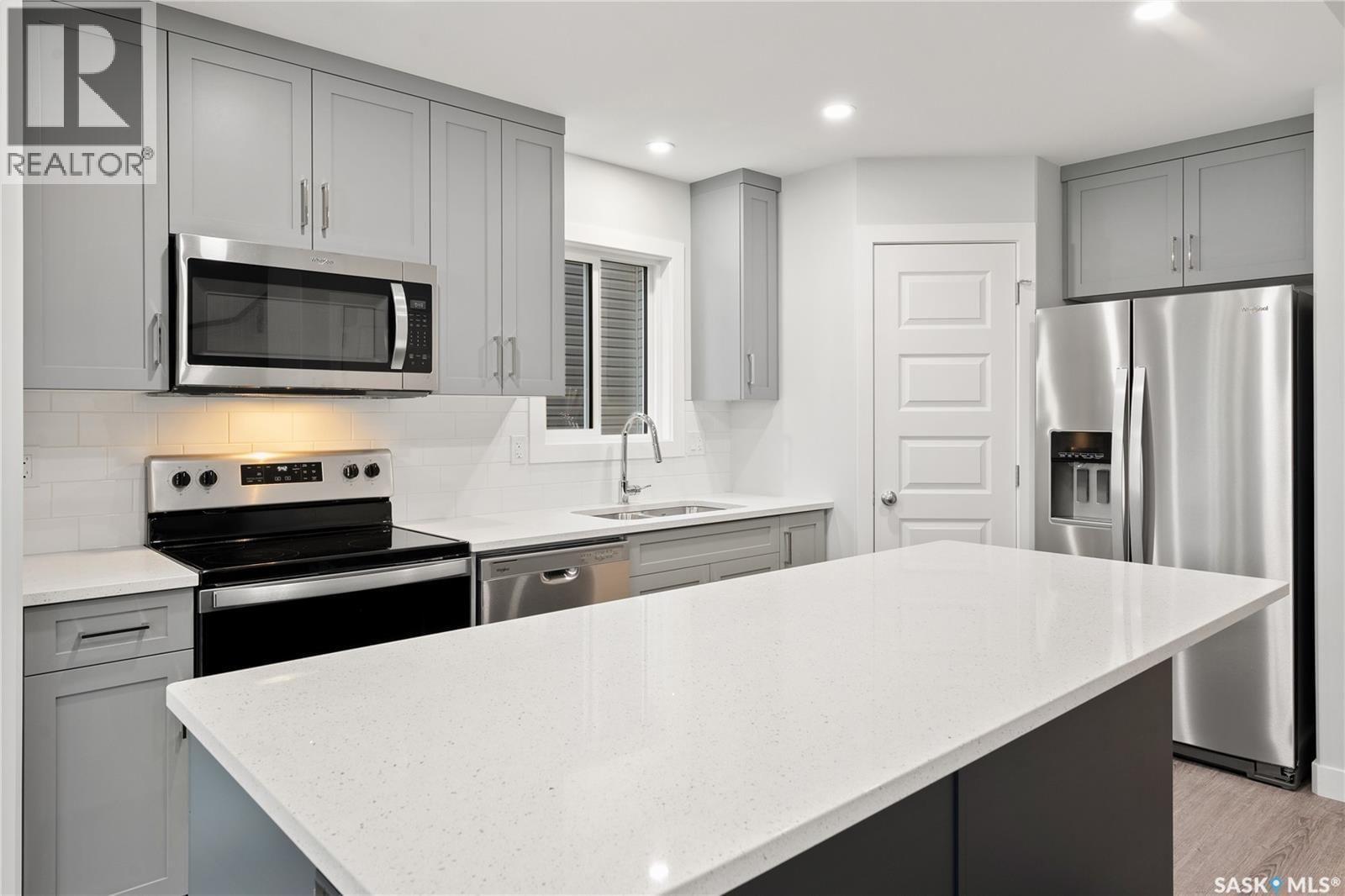 554 TRAEGER MANOR Image 8