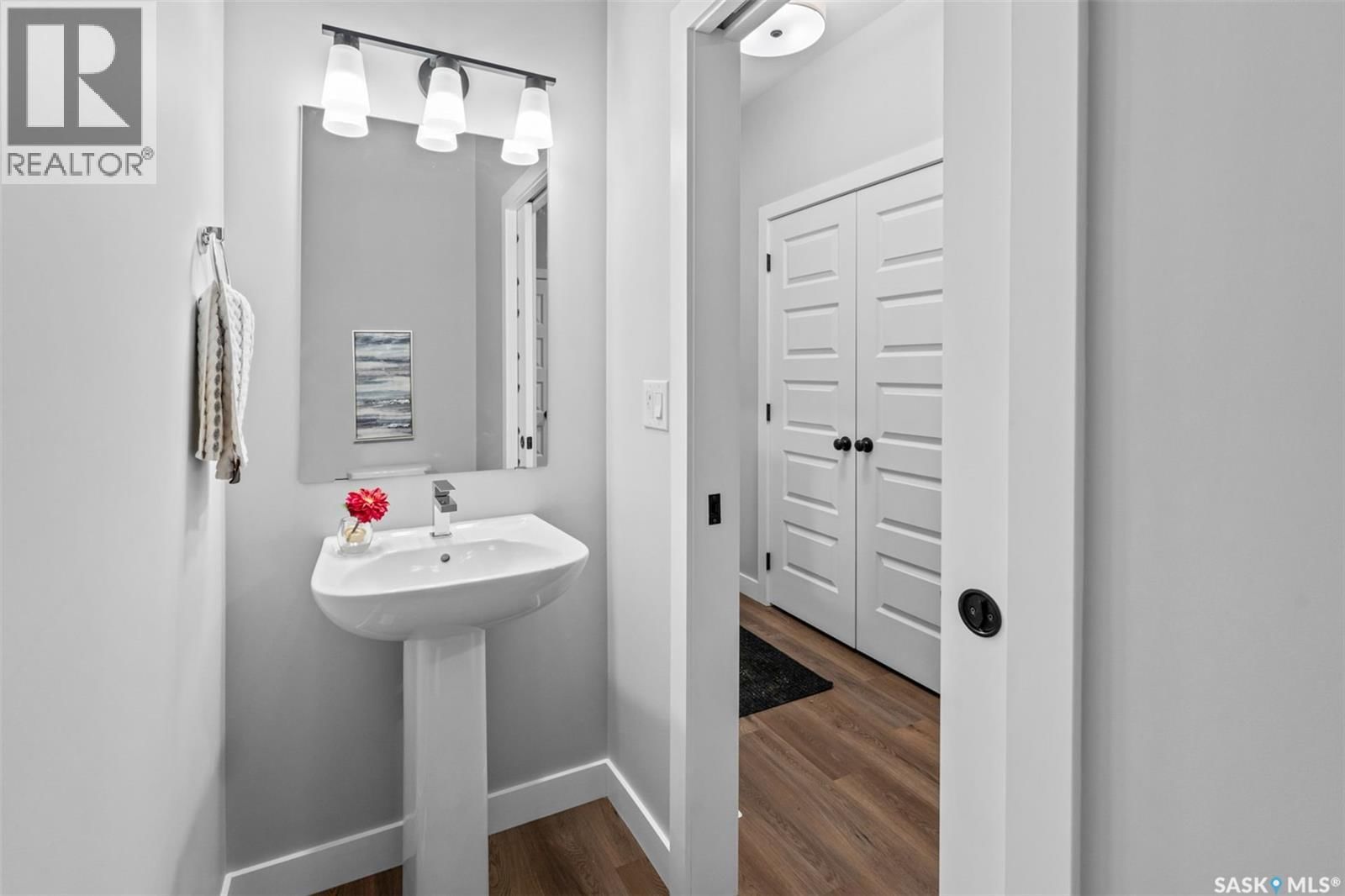 503 TRAEGER MANOR Image 12