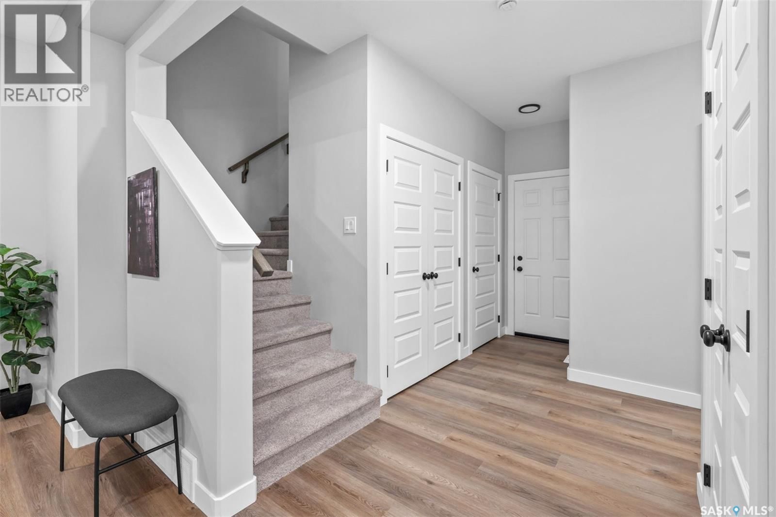 503 TRAEGER MANOR Image 13